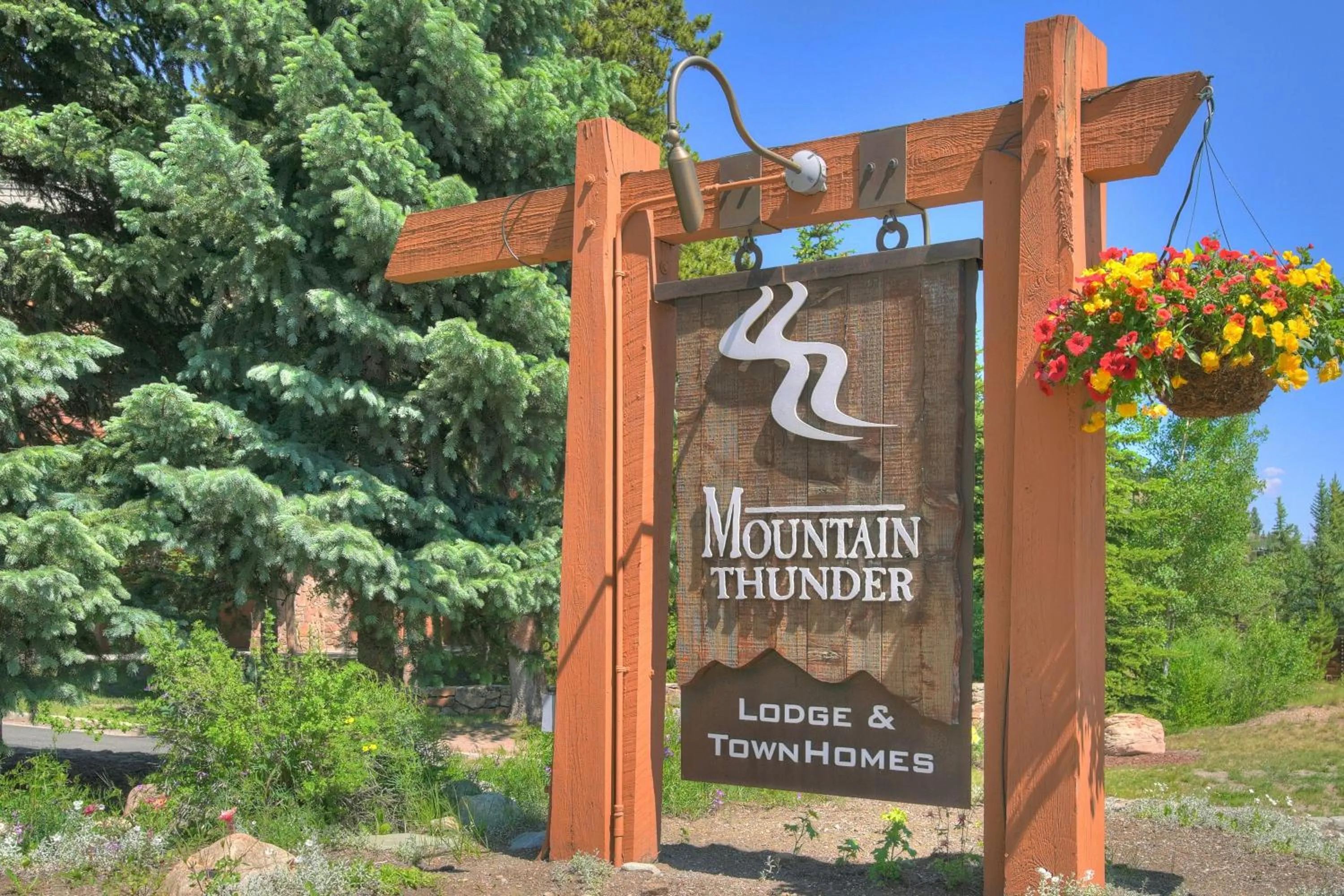 Property building in Mountain Thunder Lodge, A Vail Resorts Property