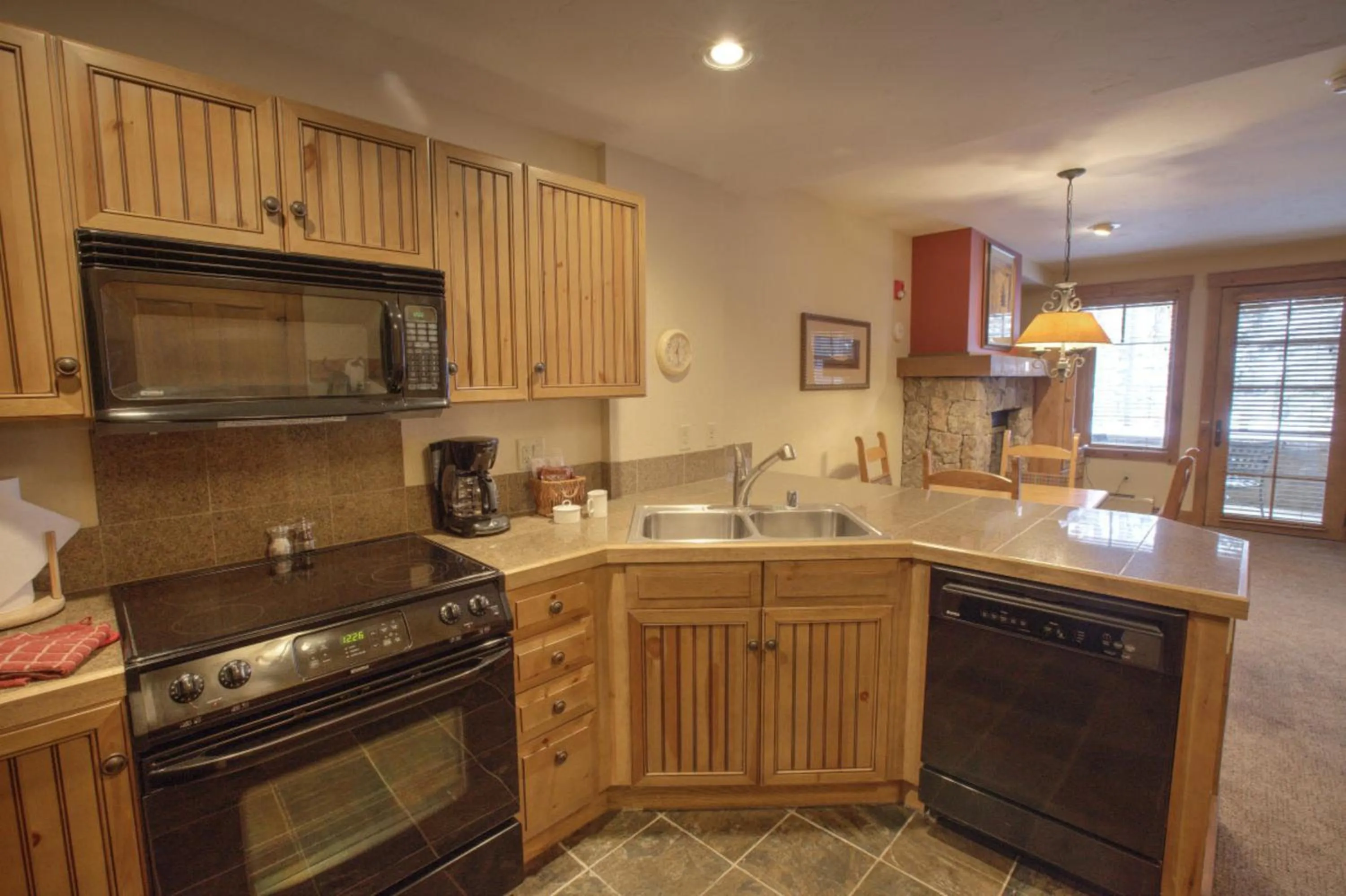Kitchen or kitchenette in Mountain Thunder Lodge