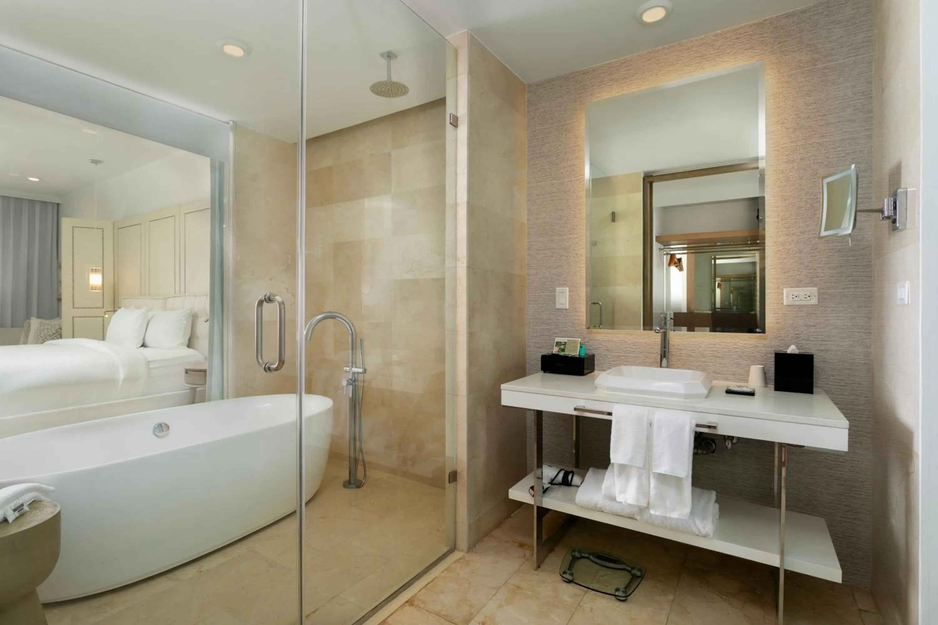 Shower, Bed in Hyatt Regency Grand Reserve Puerto Rico