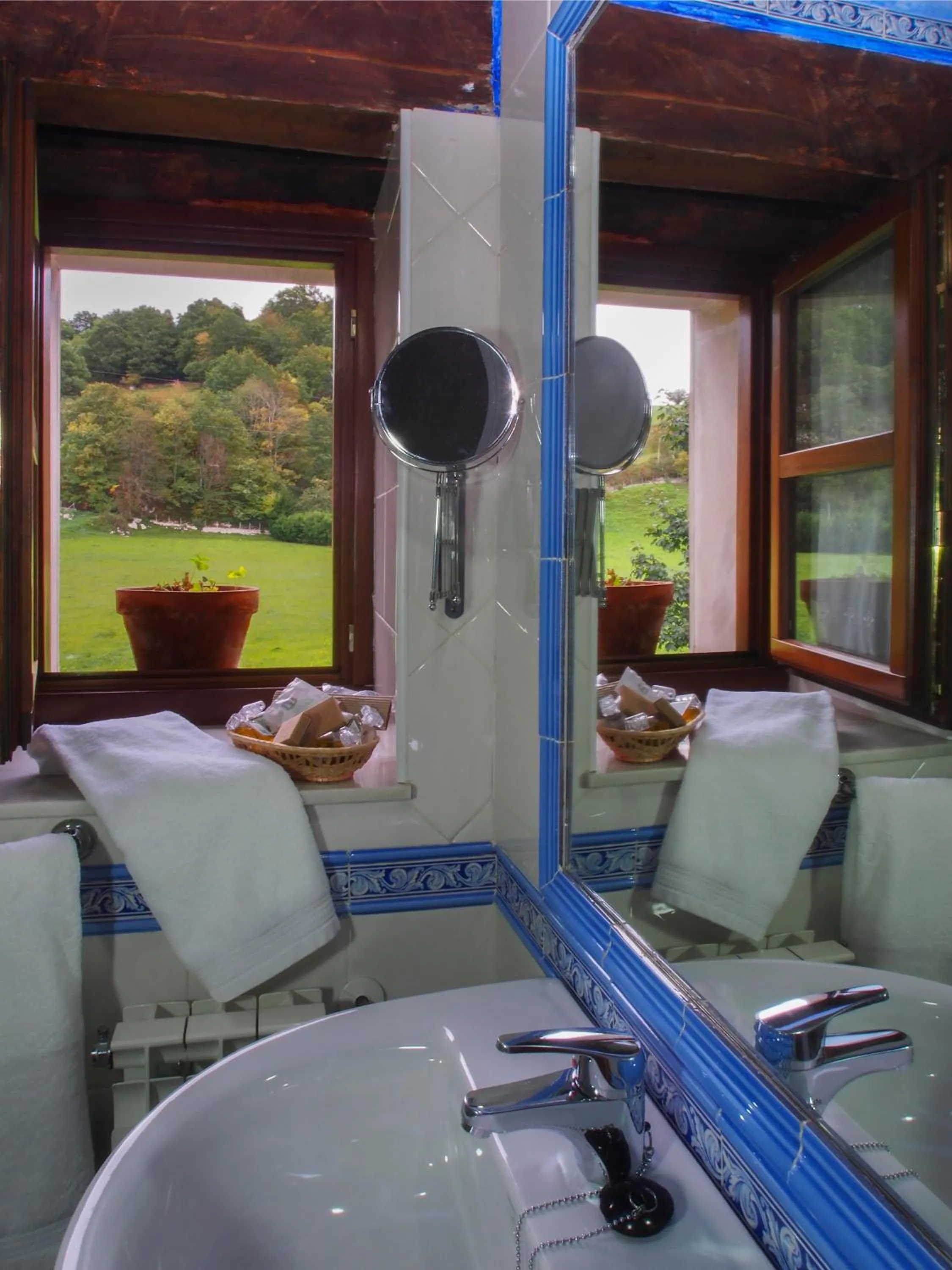 Bathroom in Hotel Rural Sucuevas