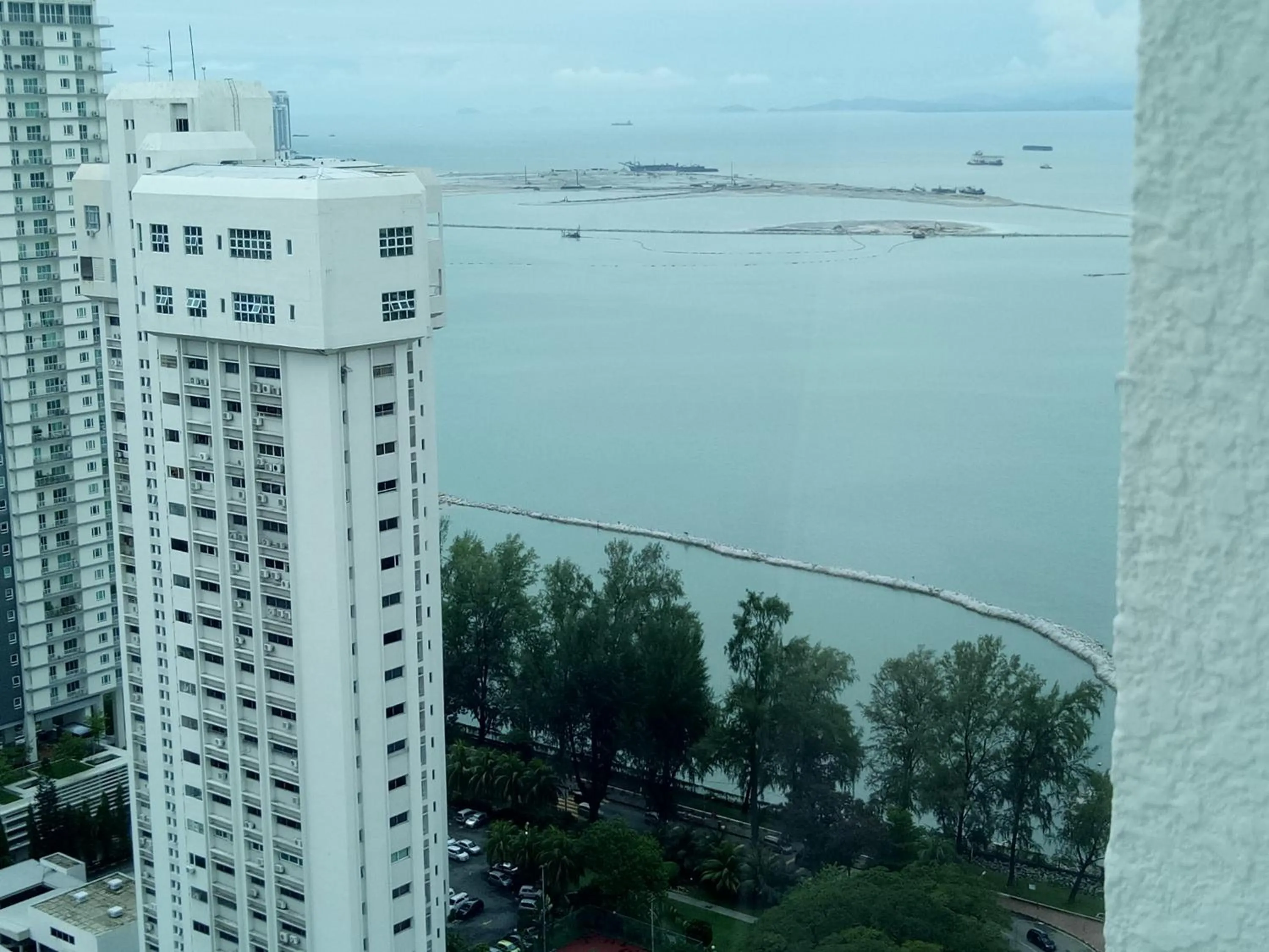 City view in Hejmo Suites