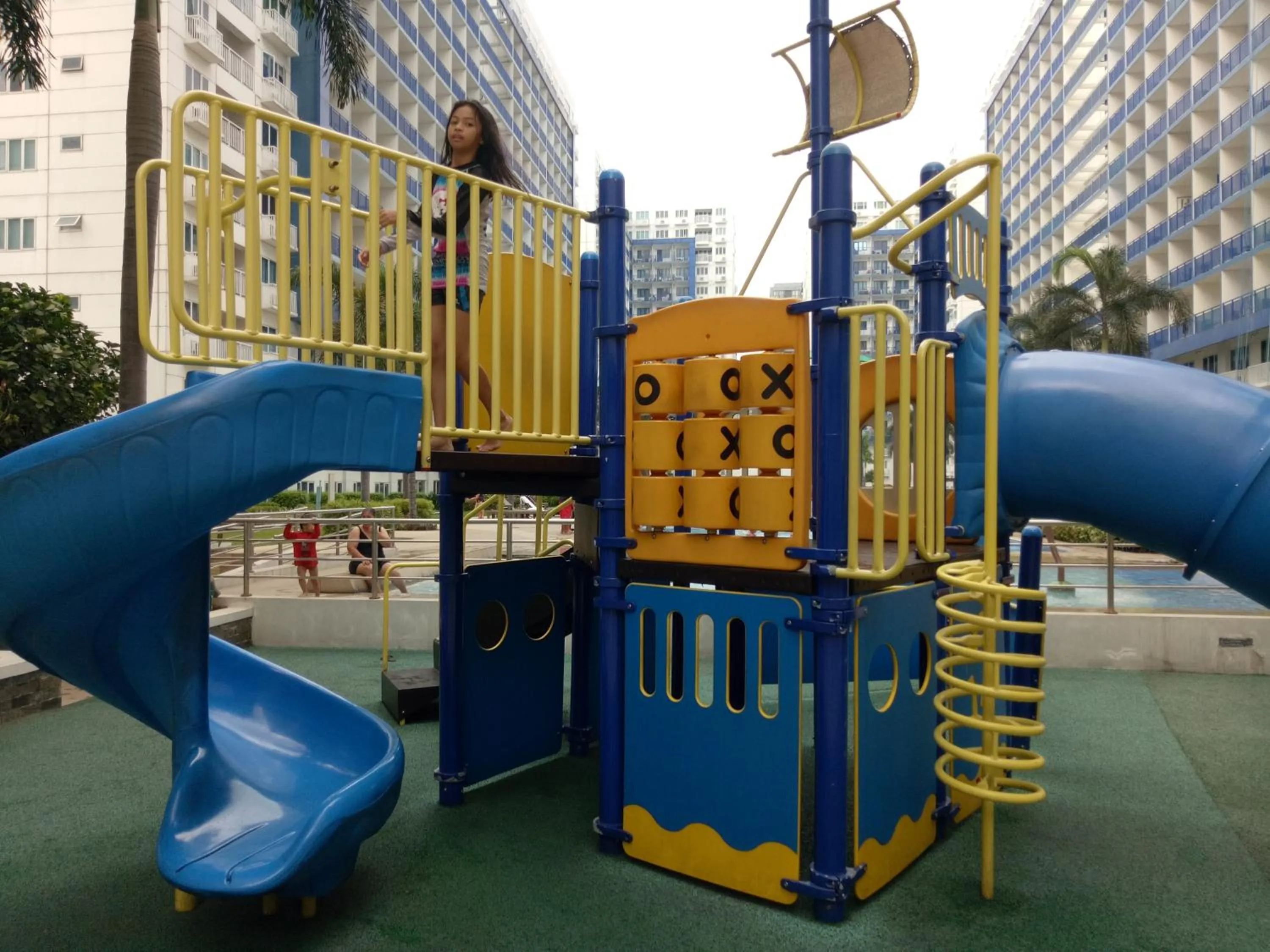 Children play ground in Chin's Place Sea Residences MOA