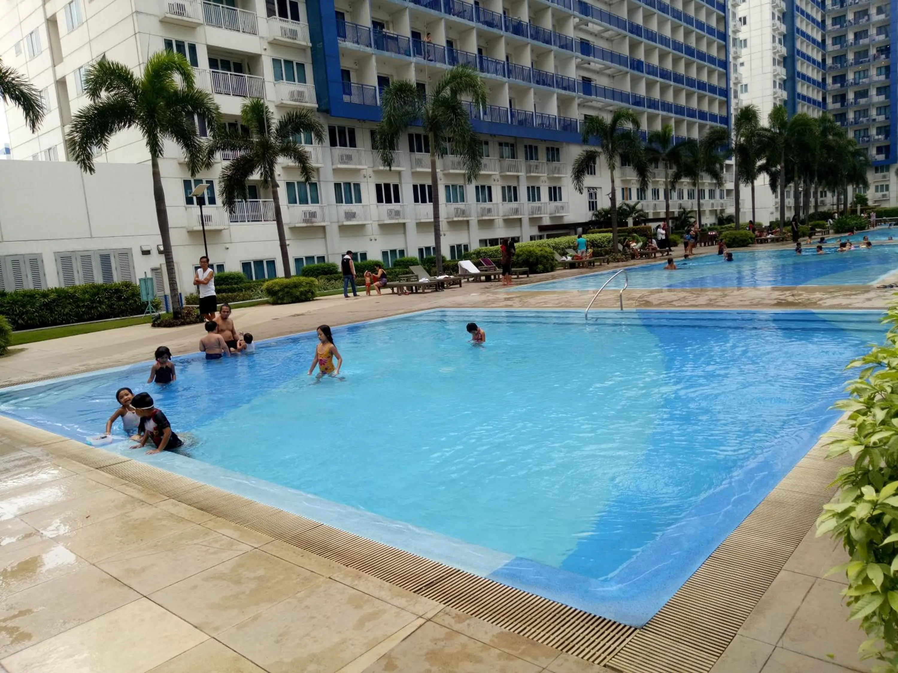 Swimming pool in Chin's Place Sea Residences MOA
