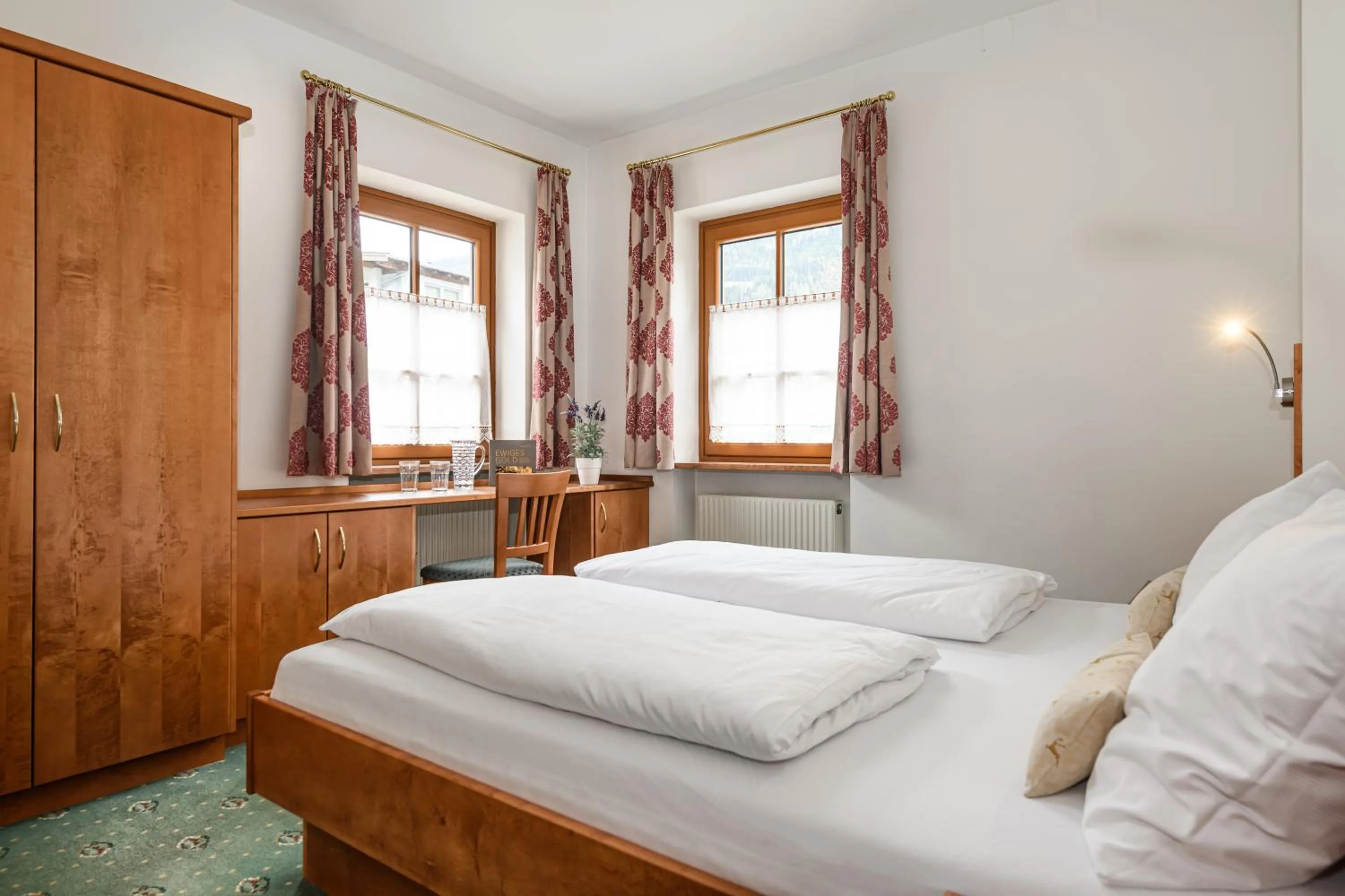 Bed in Ferienhaus Birgit - inklusive Eintritt Alpentherme Bad Hofgastein