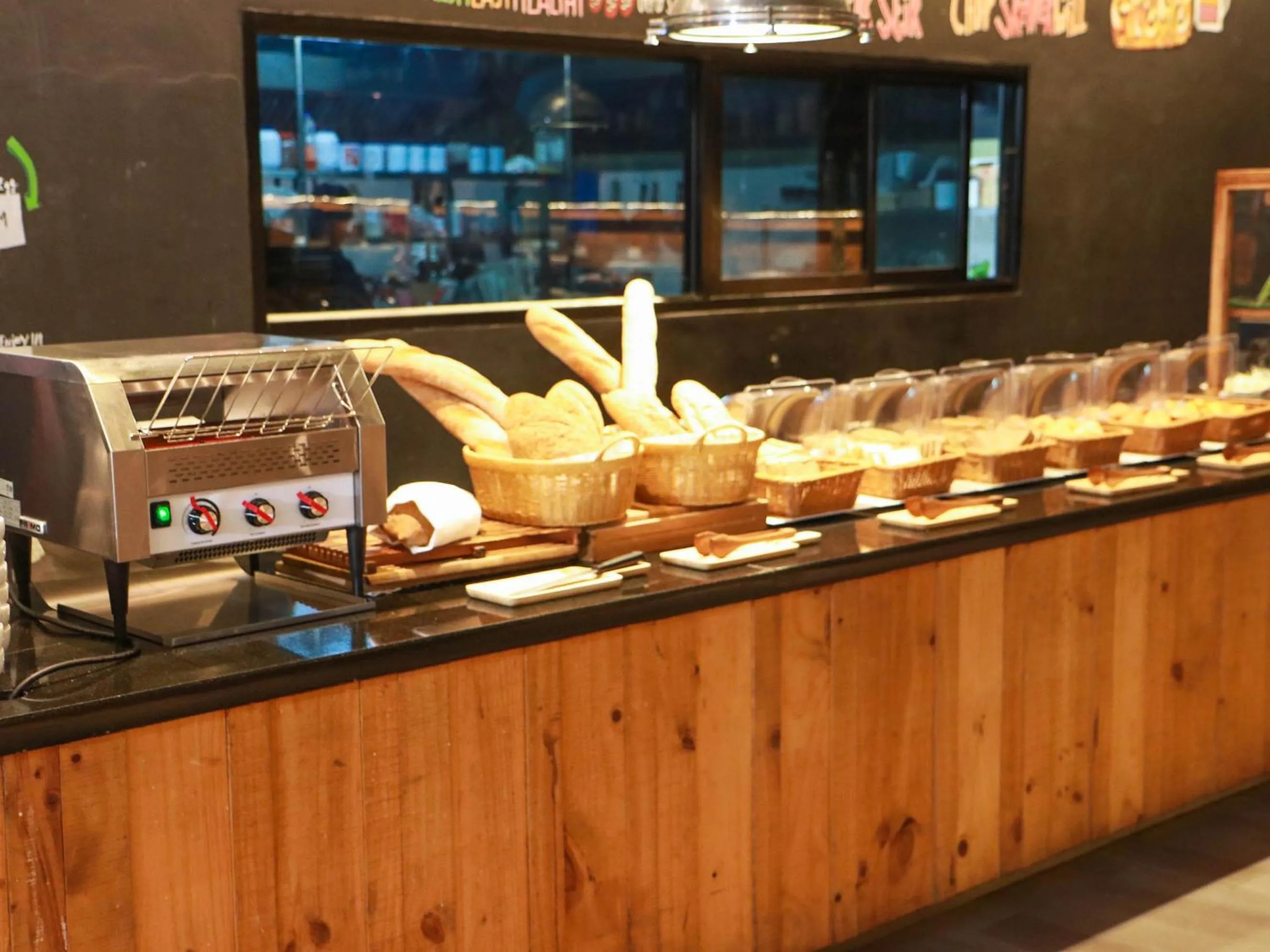 Restaurant/places to eat in DARA Hotel - SHA Plus