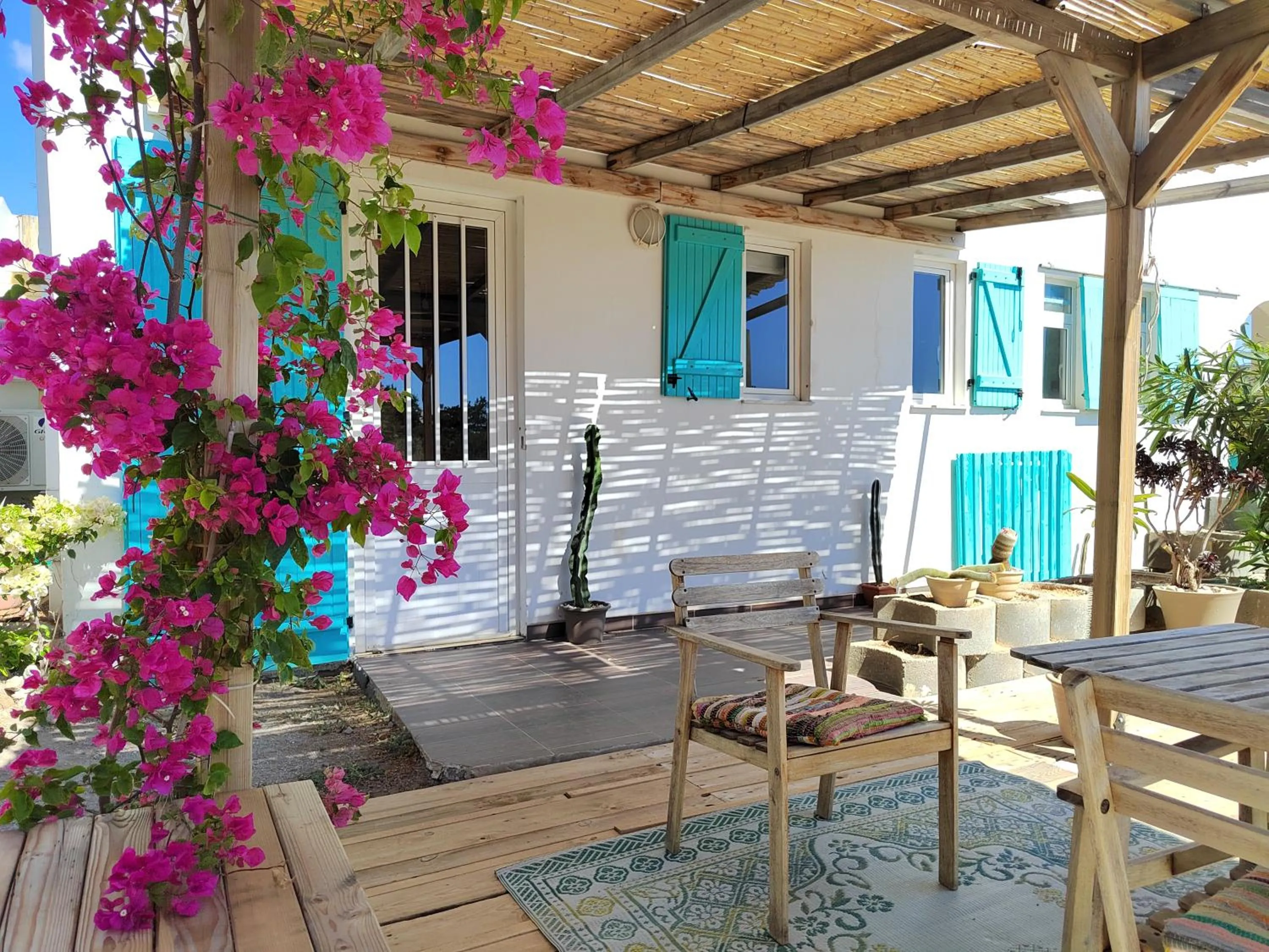 Property building in Oneiro glico