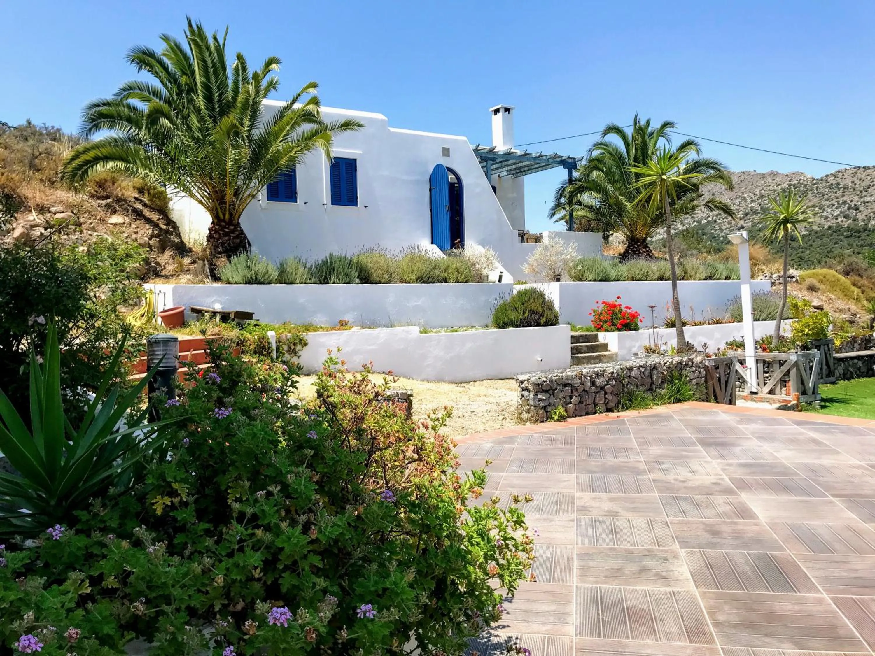 Property building in Oneiro glico