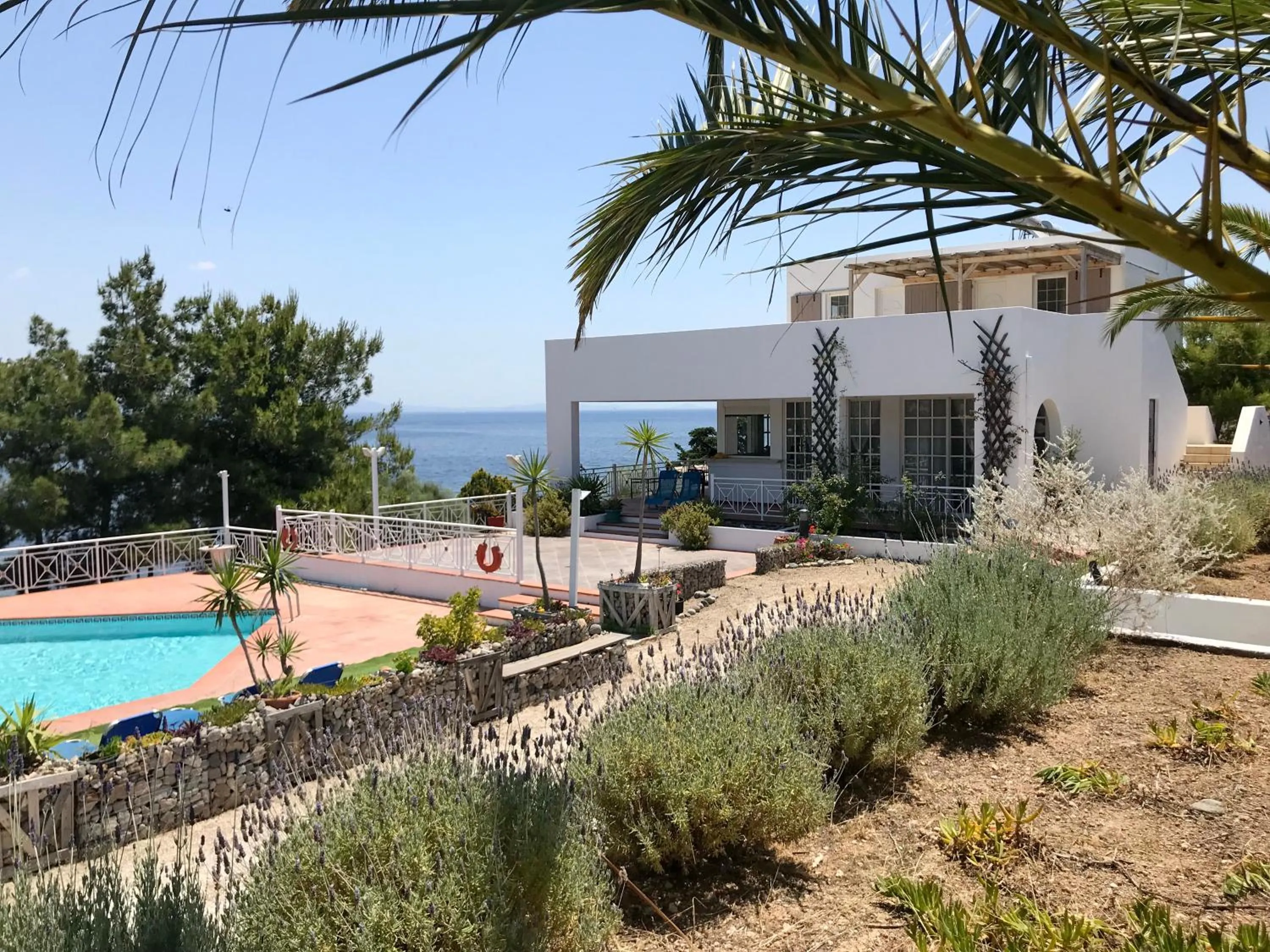 Facade/entrance in Oneiro glico