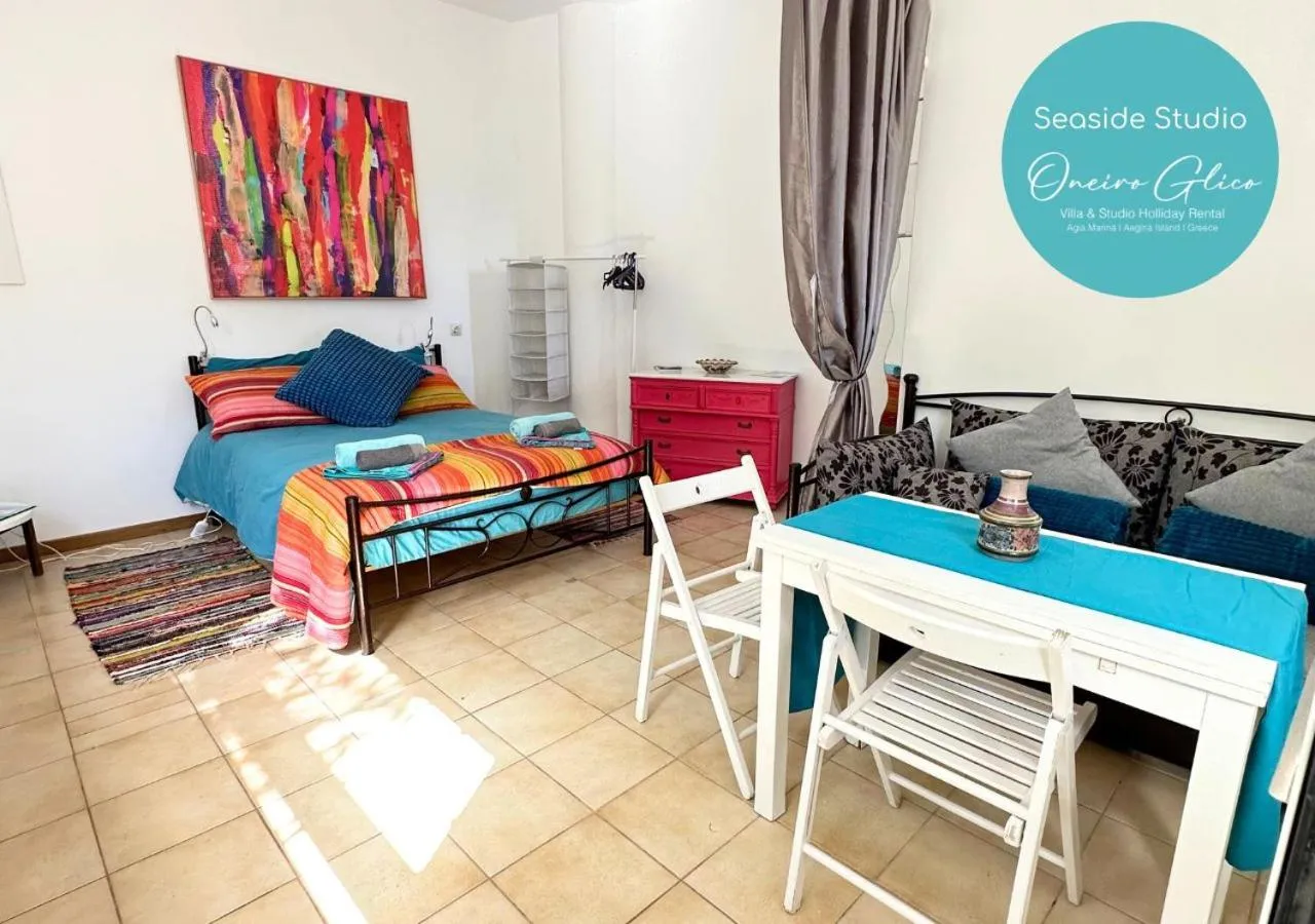 Bedroom, Bed in Oneiro glico