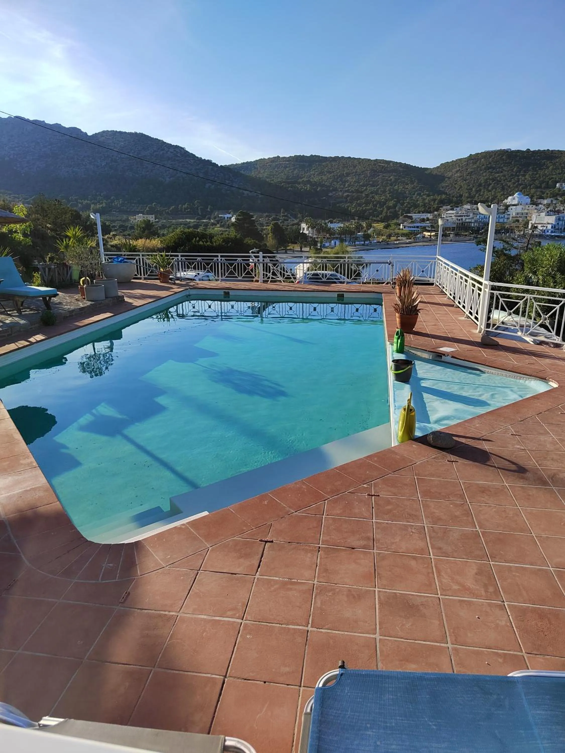 Swimming pool in Oneiro glico