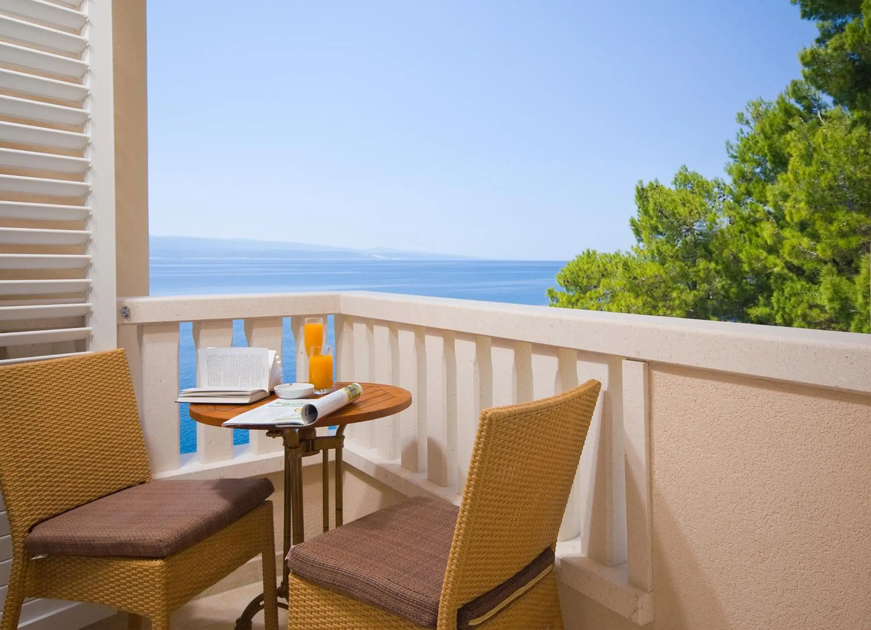 One-Bedroom Apartment with Balcony and Side Sea View in Hotel Sunceva Postelja Brela One-Bedroom Apartment with Balcony and Side Sea View in Hotel Sunceva Postelja Brela