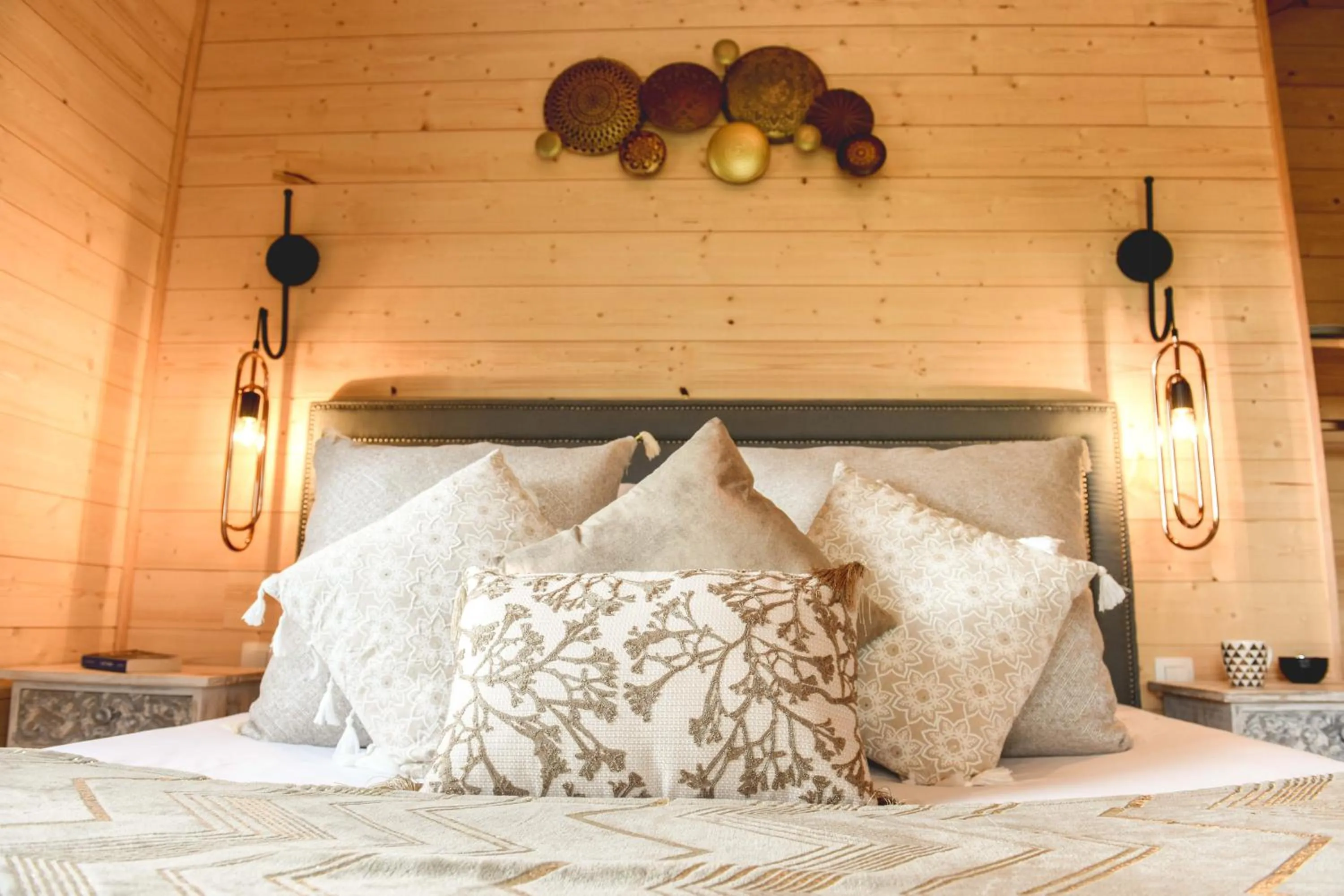 Bed in Logis Hôtel Emeraude des Bois