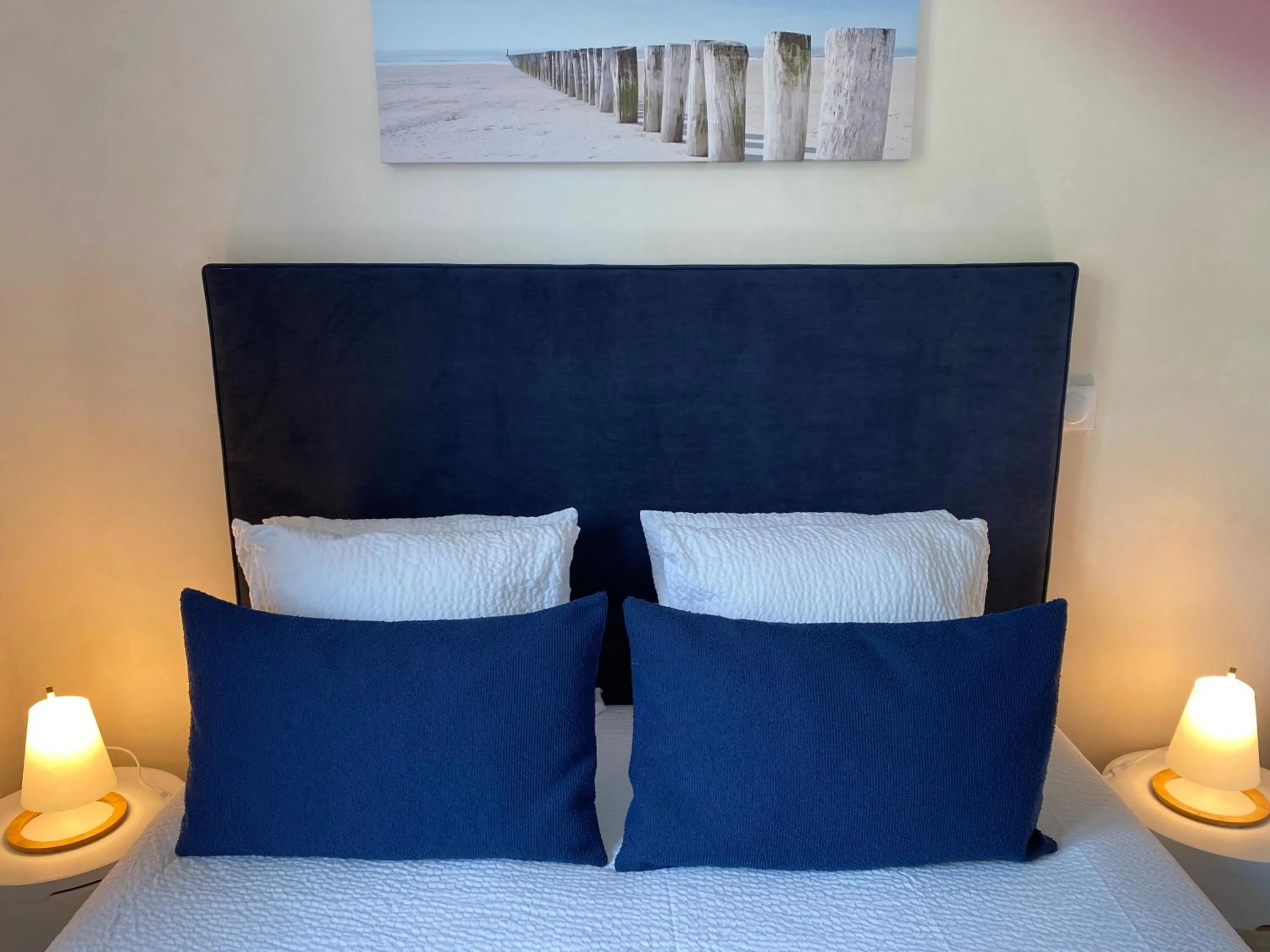 Decorative detail, Bed in Logis Hôtel Emeraude des Bois