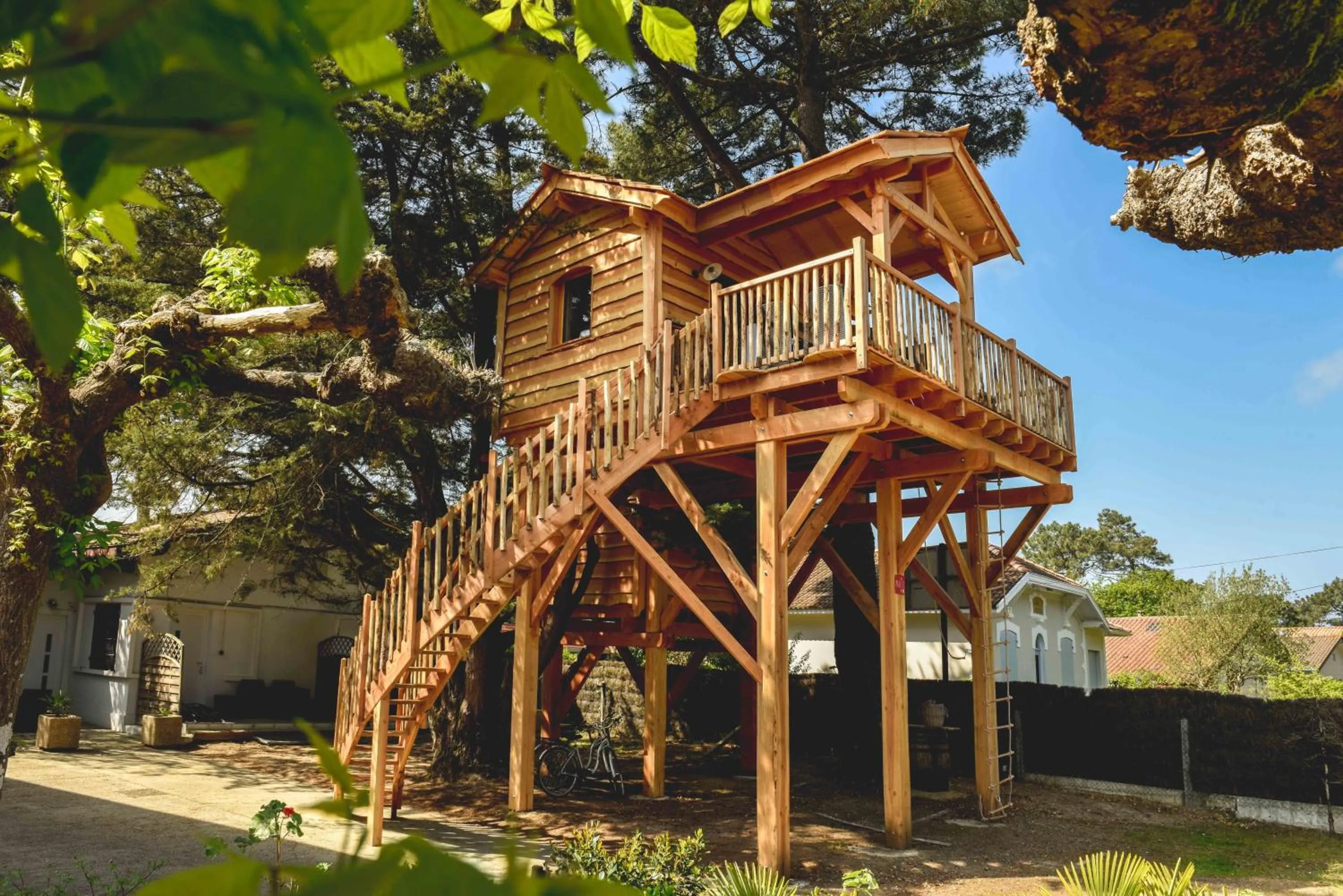 Photo of the whole room in Logis Hôtel Emeraude des Bois