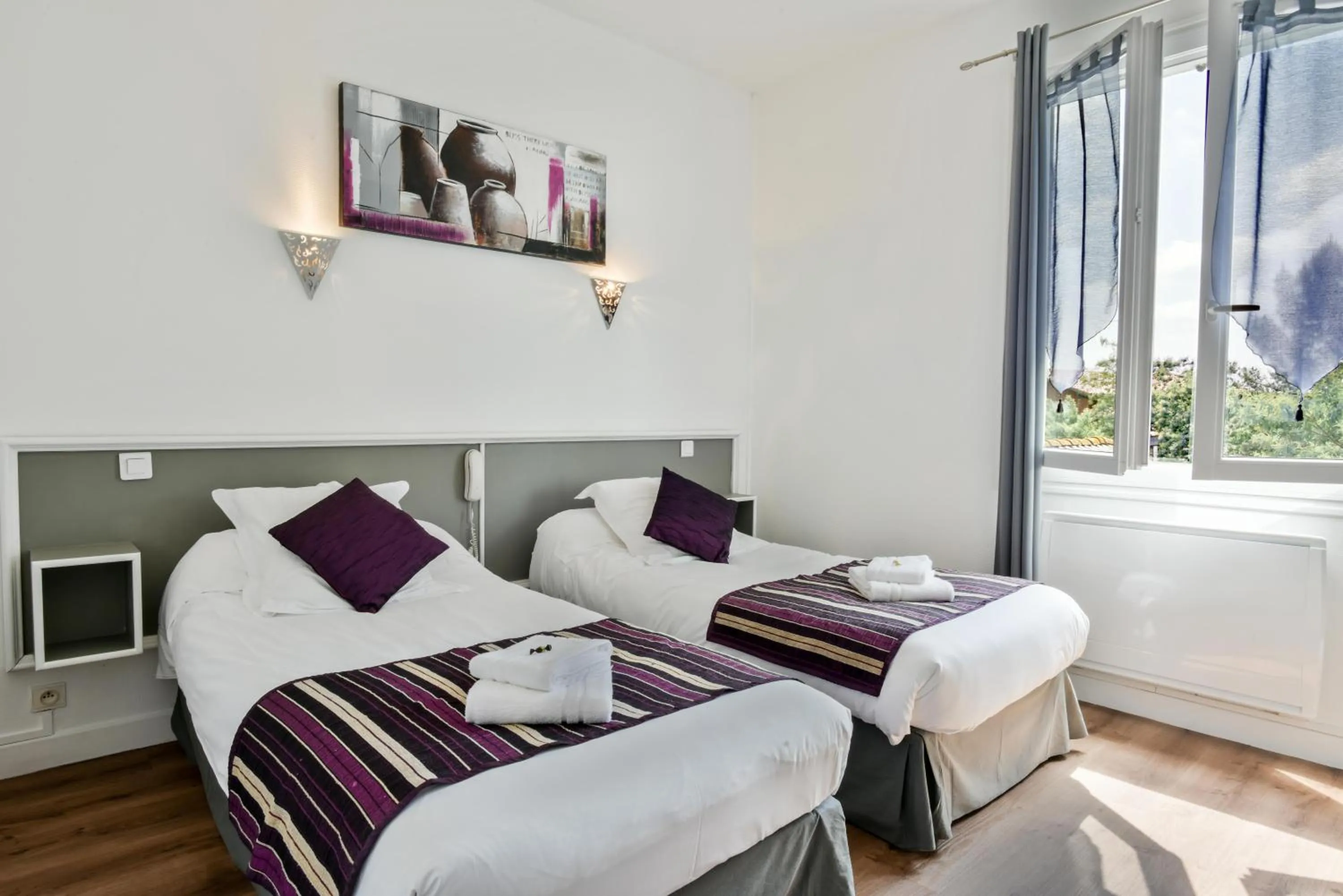 Bed in Logis Hôtel Emeraude des Bois