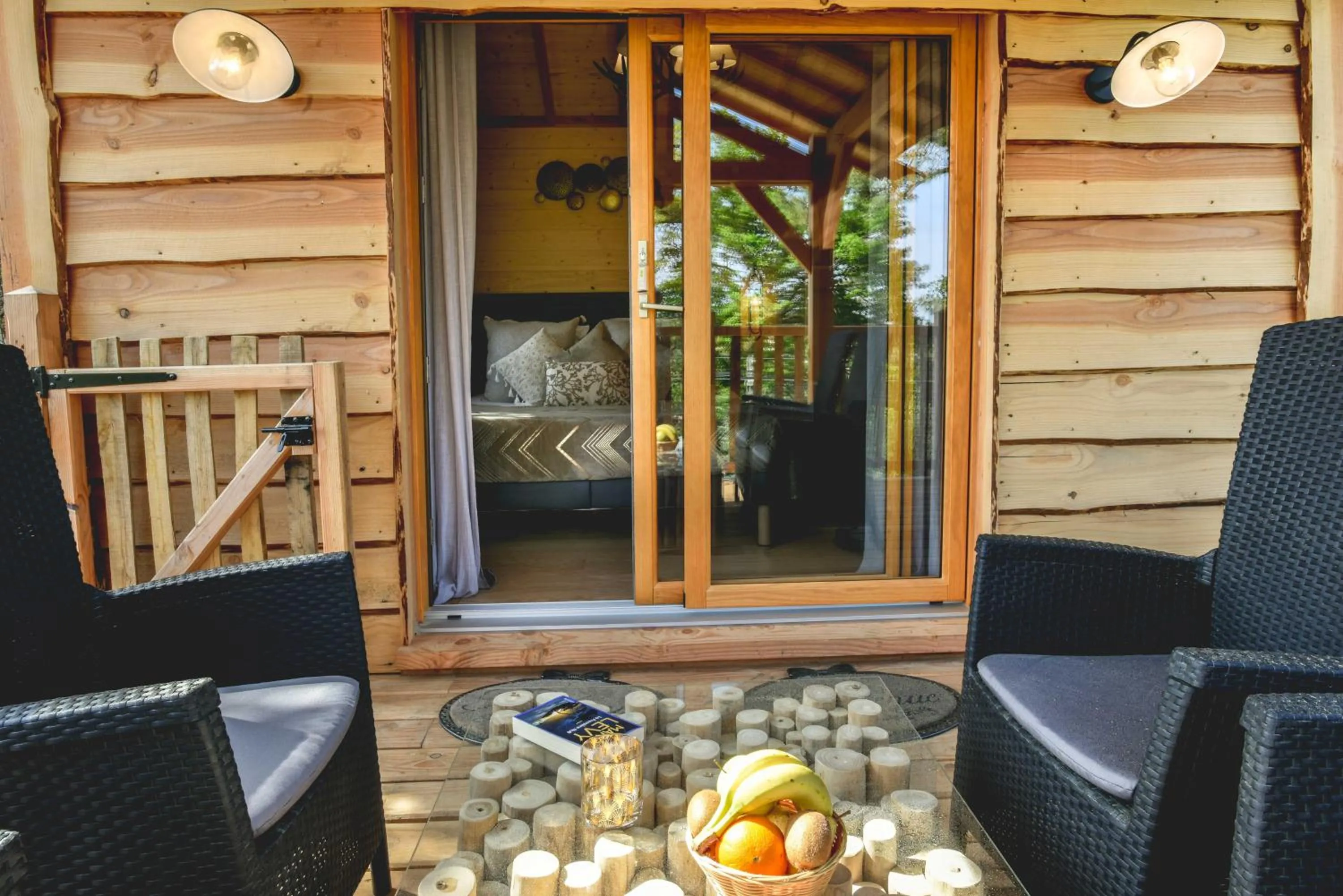 Patio in Logis Hôtel Emeraude des Bois