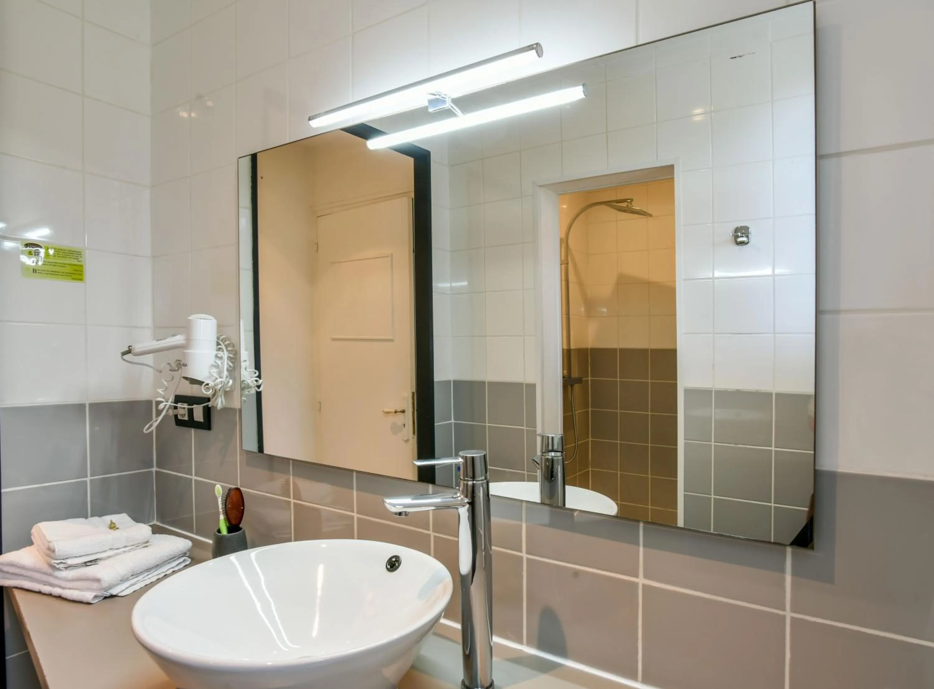 Bathroom in Logis Hôtel Emeraude des Bois
