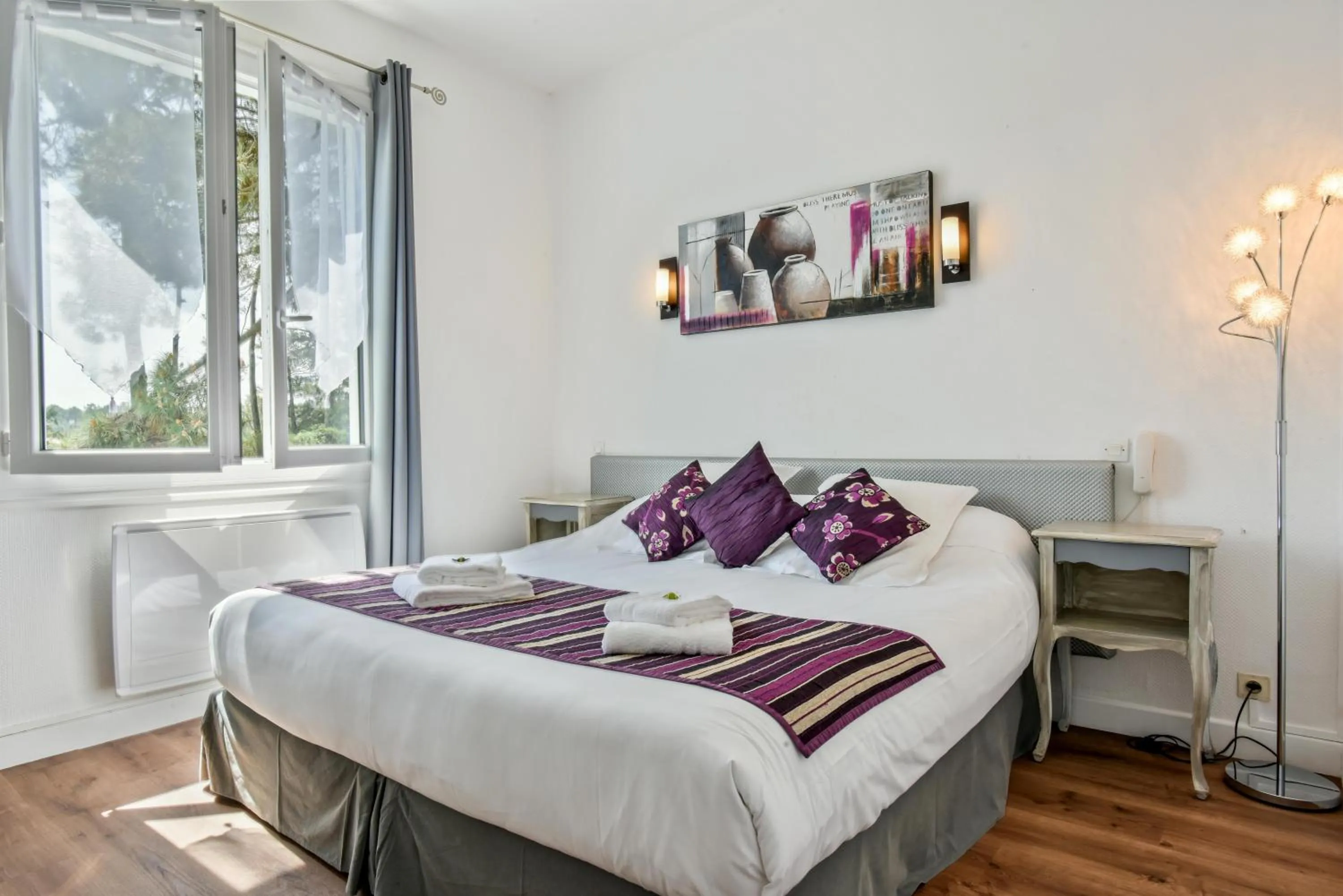 Bed in Logis Hôtel Emeraude des Bois