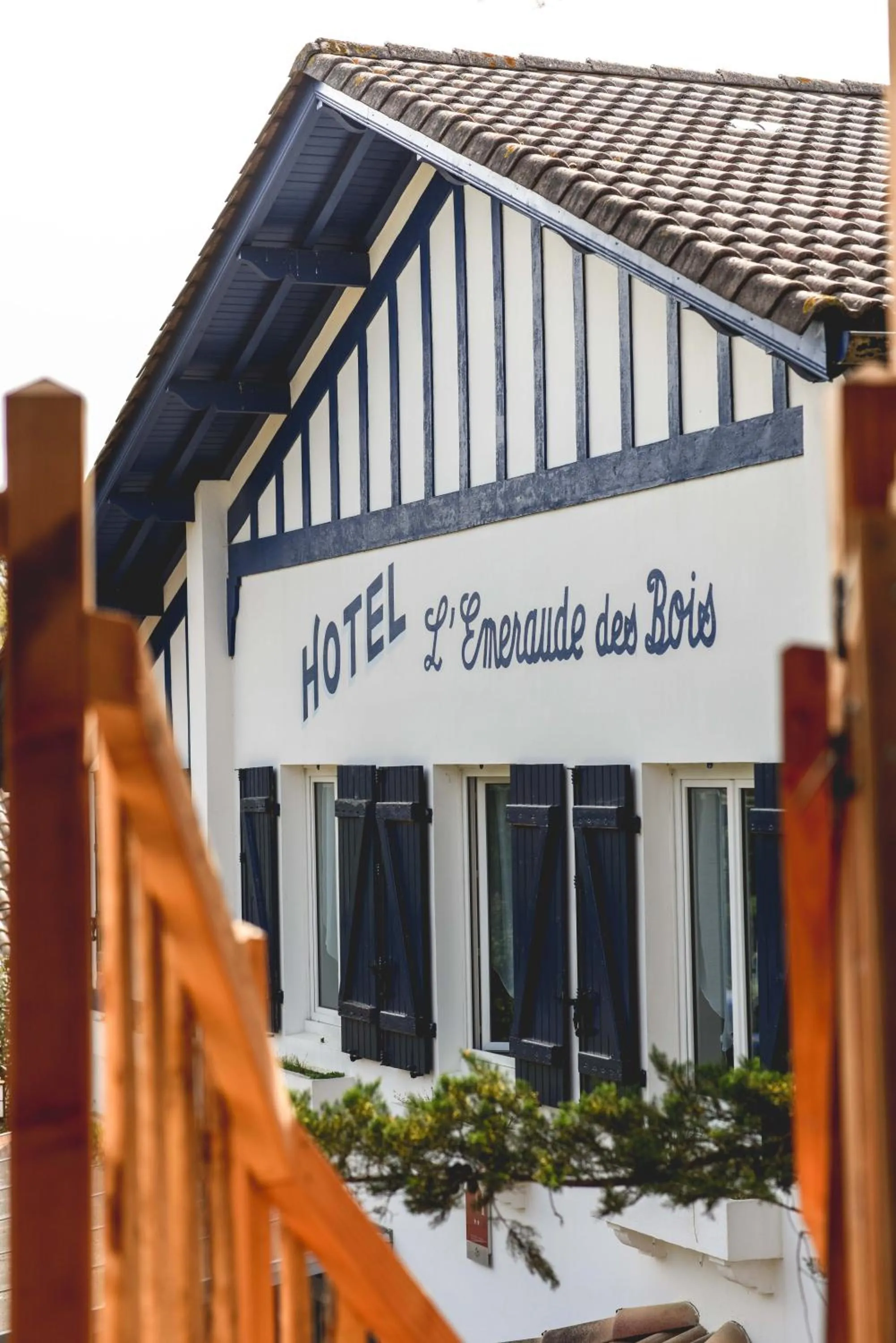 Property building in Logis Hôtel Emeraude des Bois