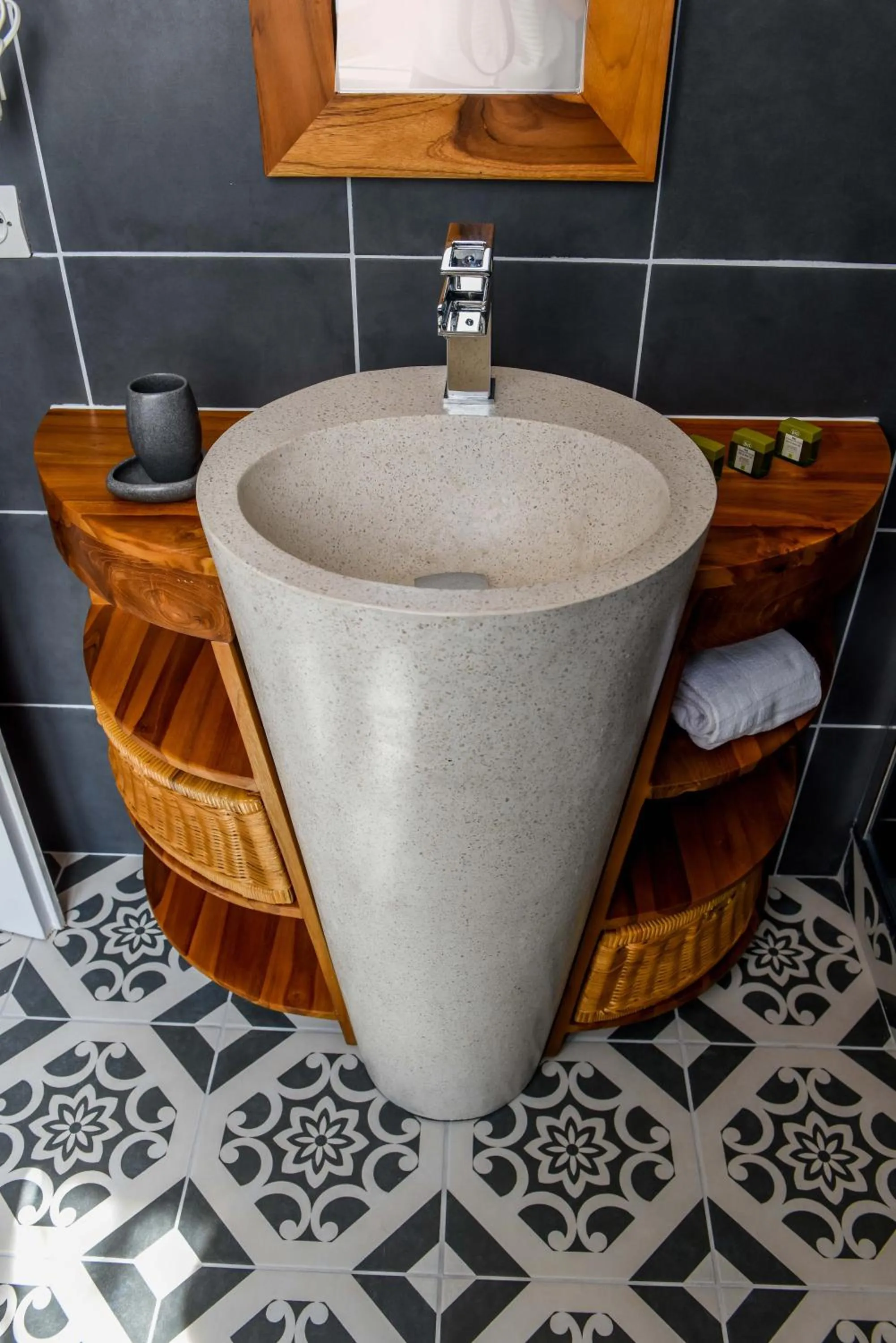 Bathroom in Logis Hôtel Emeraude des Bois
