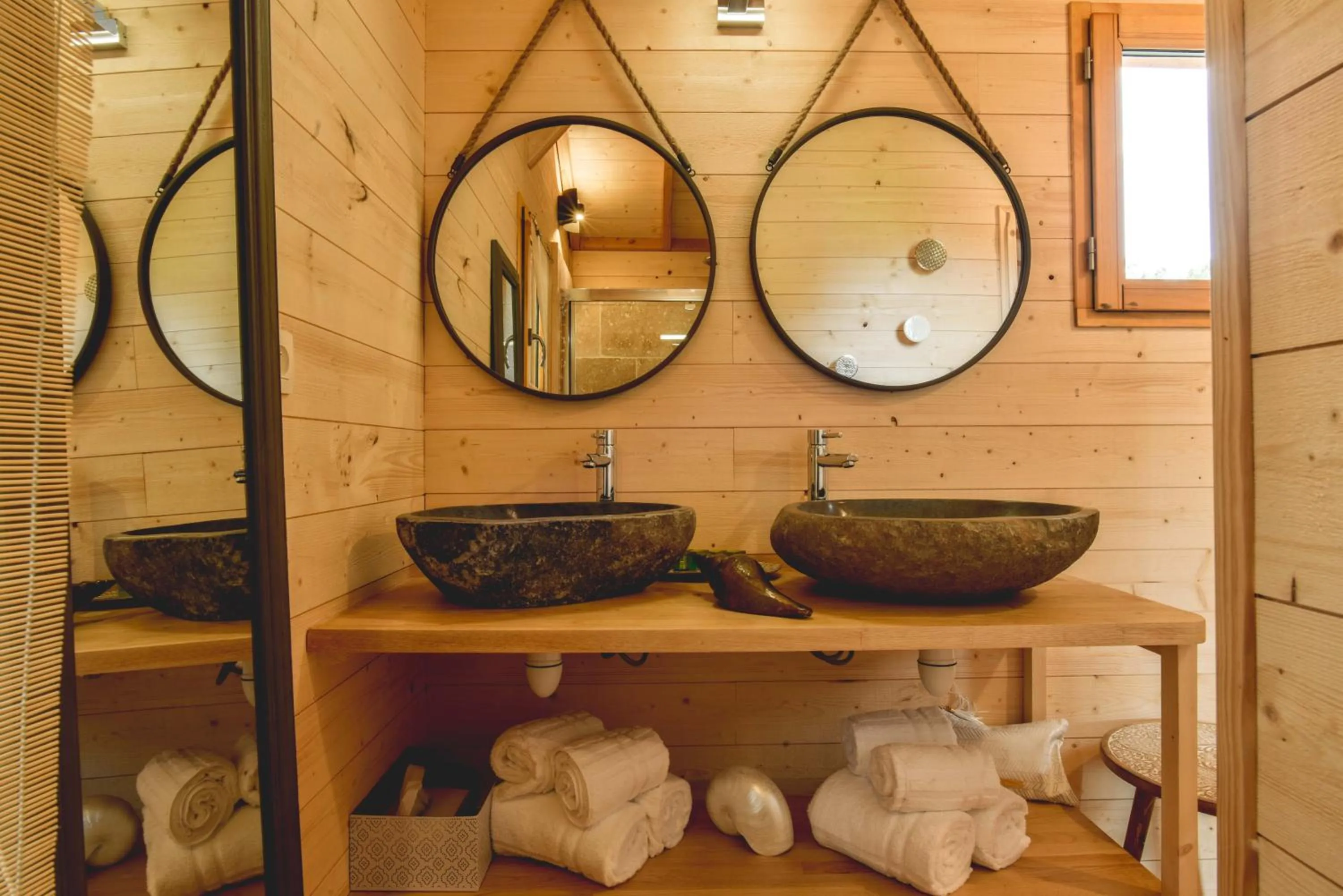 Bathroom in Logis Hôtel Emeraude des Bois