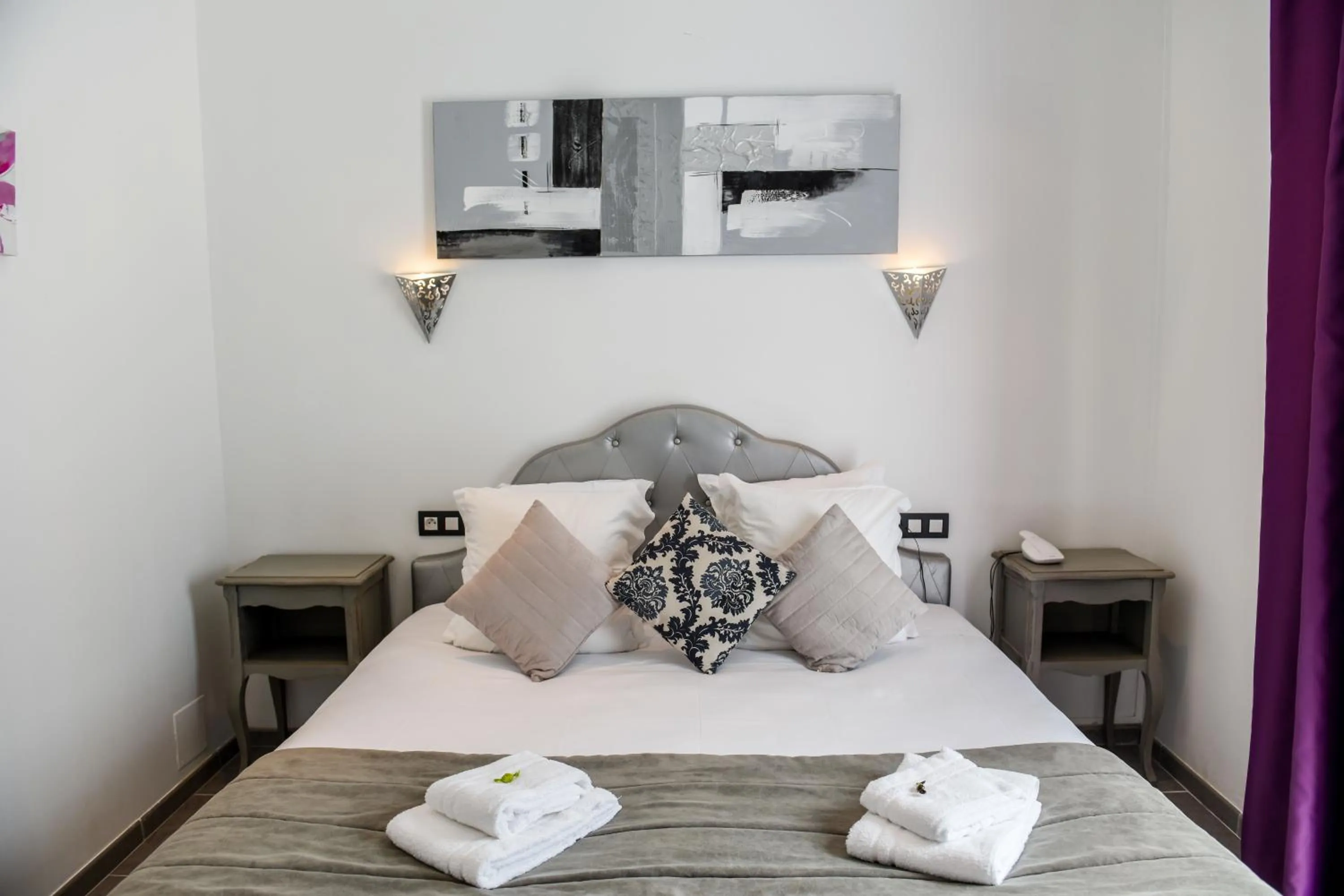 Photo of the whole room, Bed in Logis Hôtel Emeraude des Bois