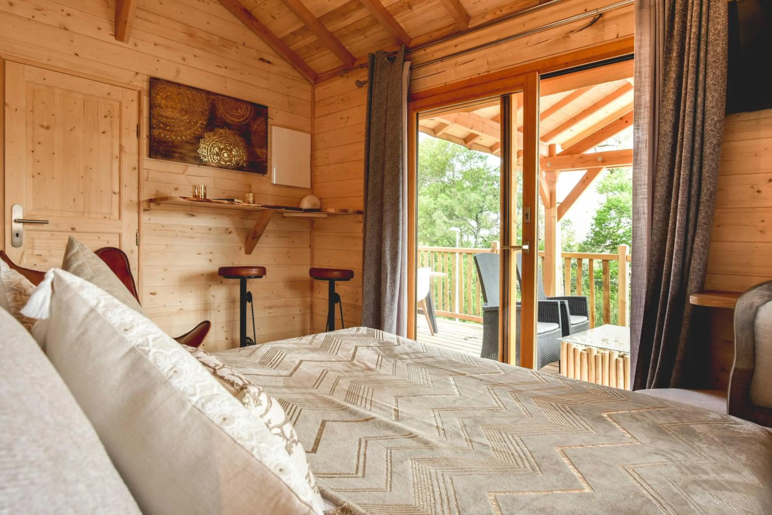 Bed in Logis Hôtel Emeraude des Bois