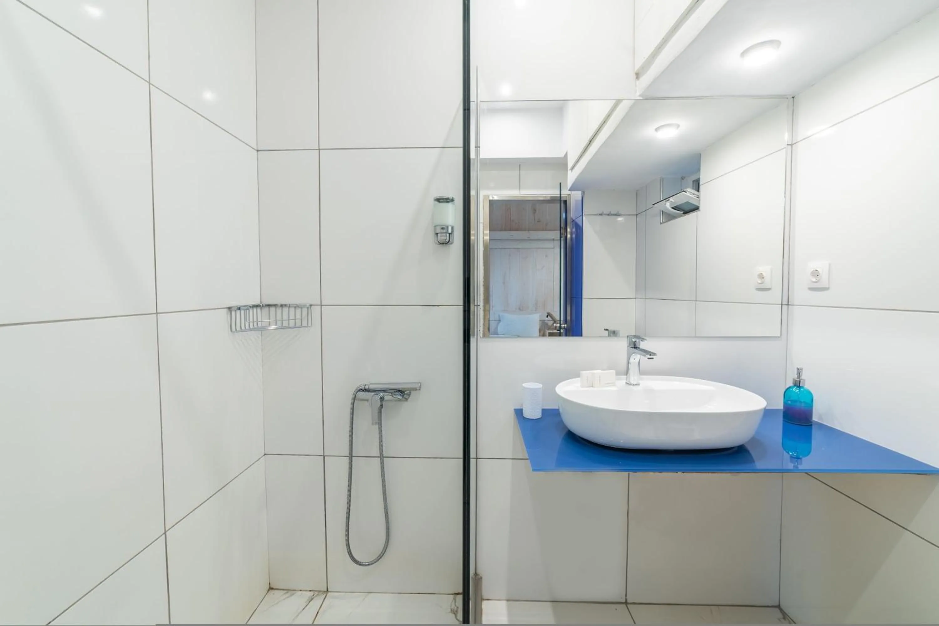 Shower in City Center Studios by Cretan Houses