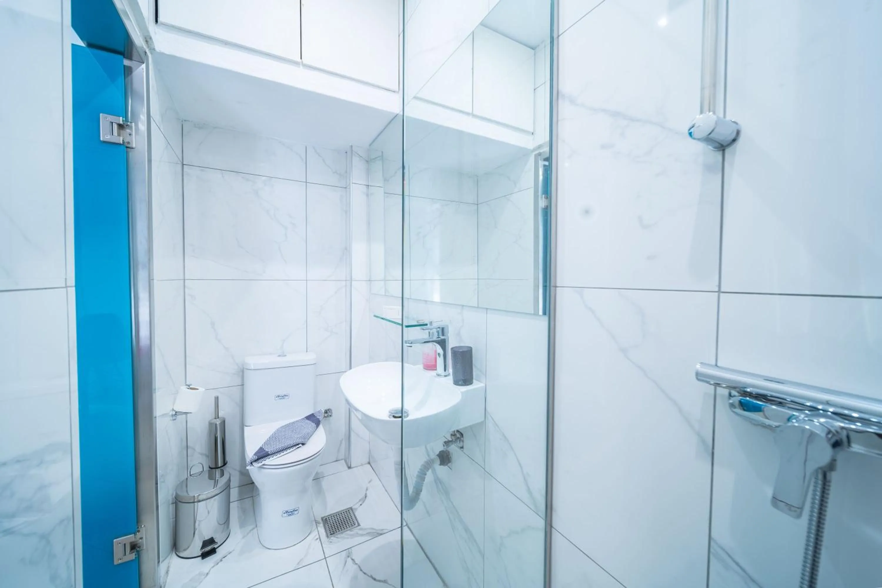 Shower in City Center Studios by Cretan Houses