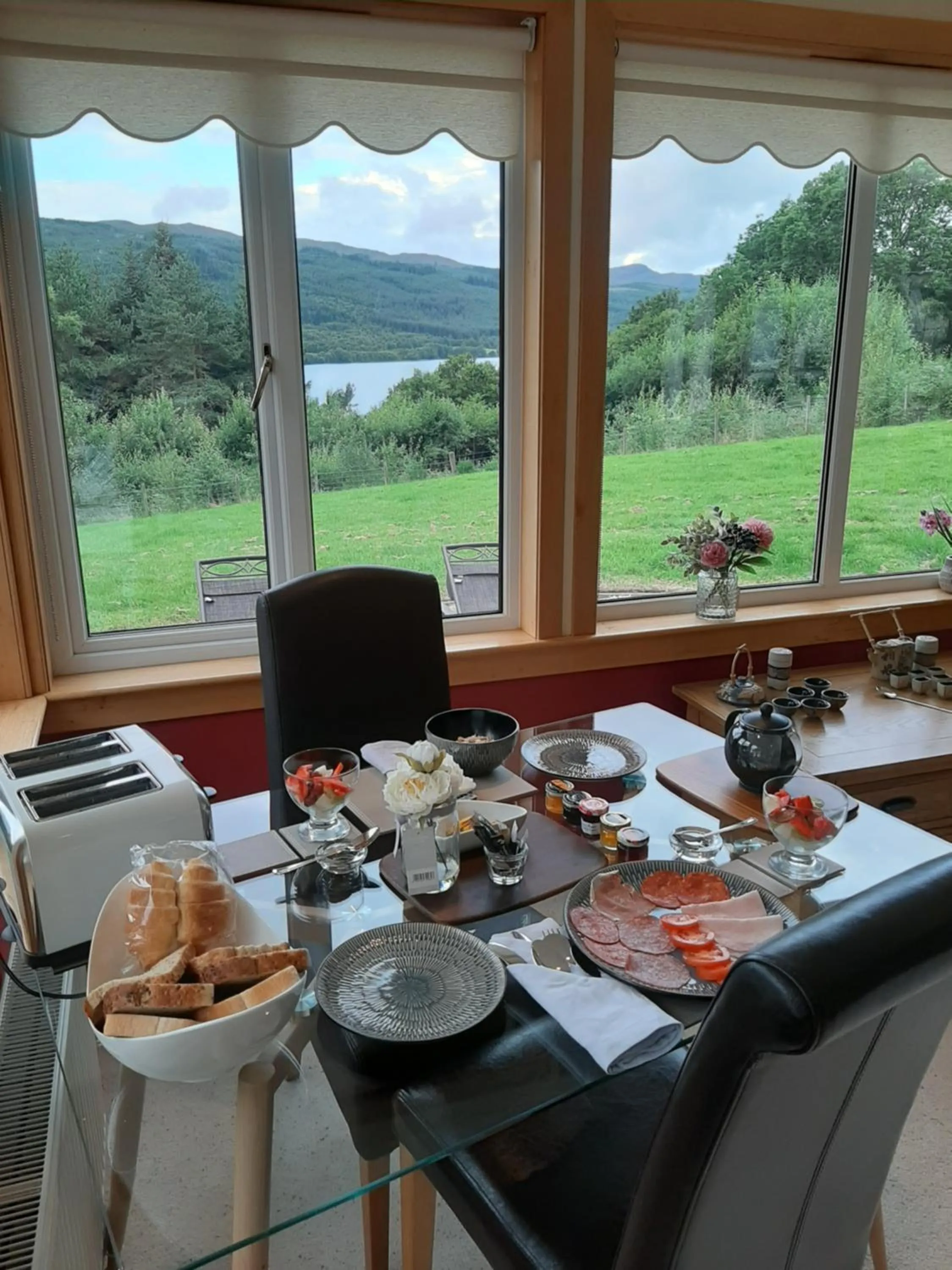 Breakfast in High March