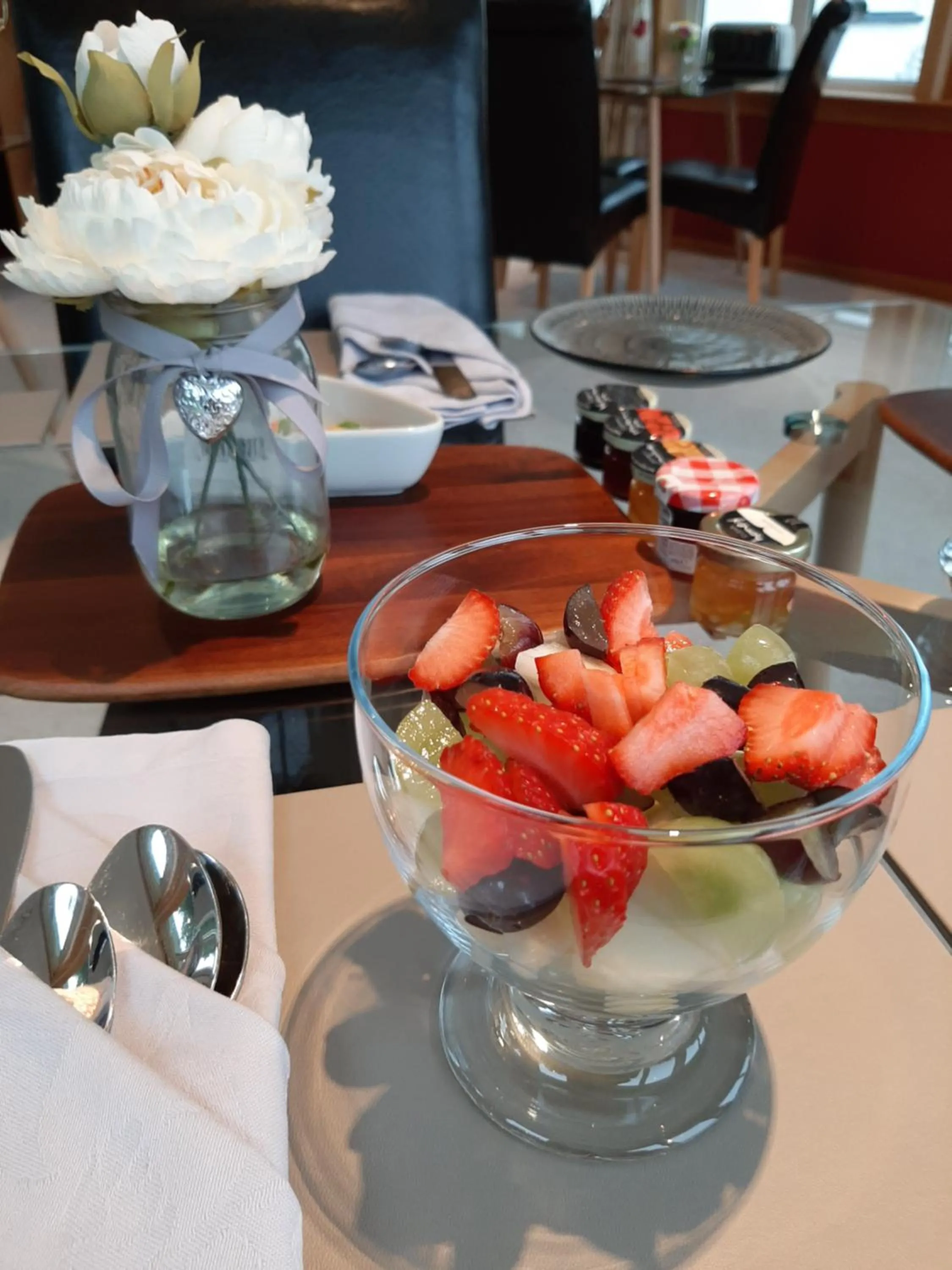 Breakfast in High March