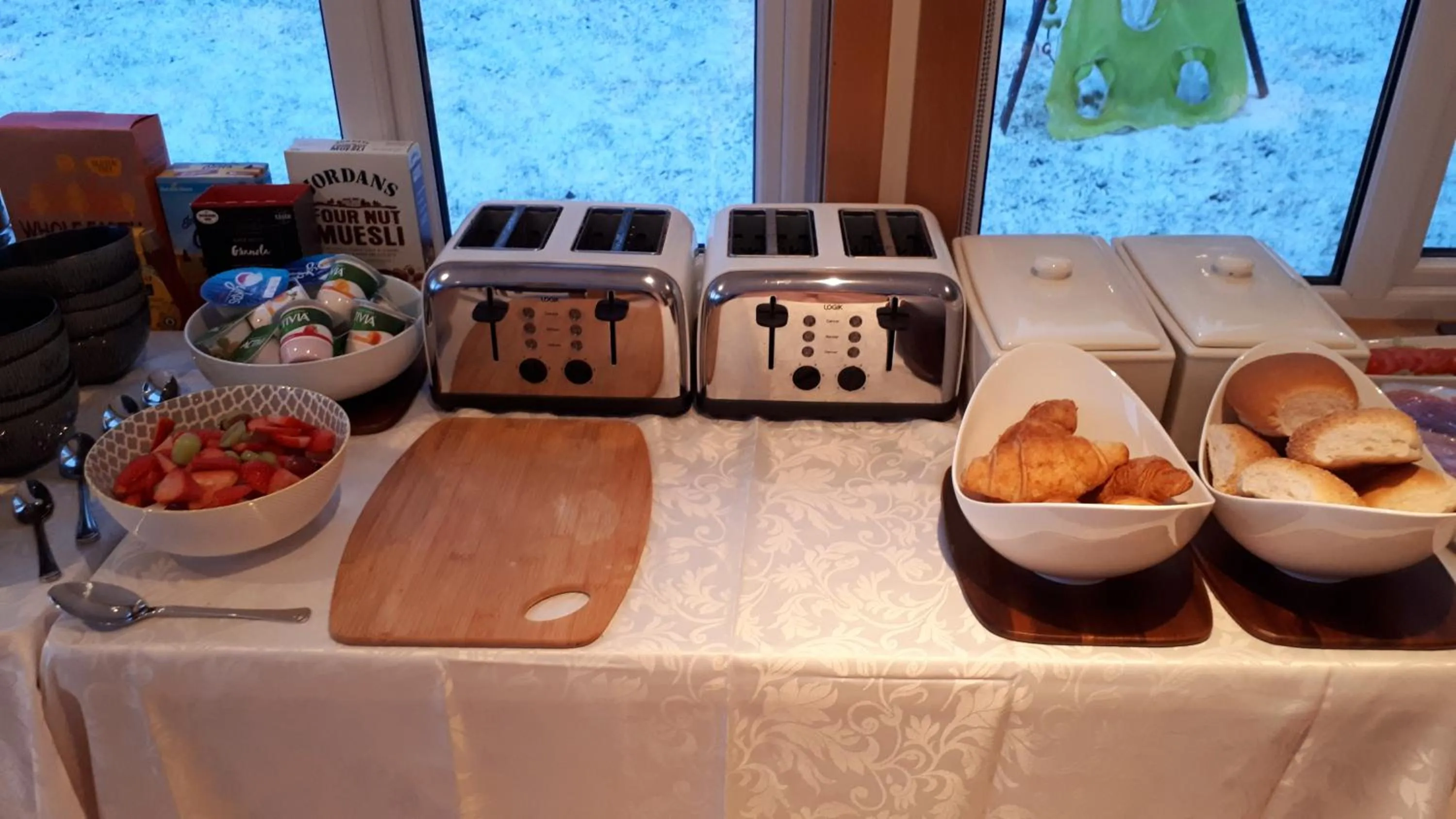 Breakfast in High March