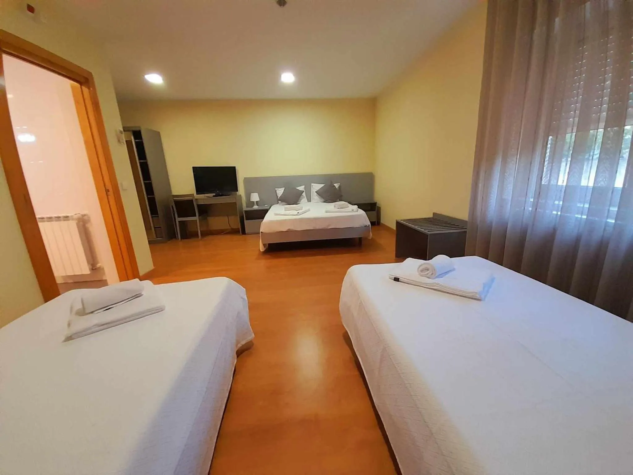 Bed in Hotel Jorge V