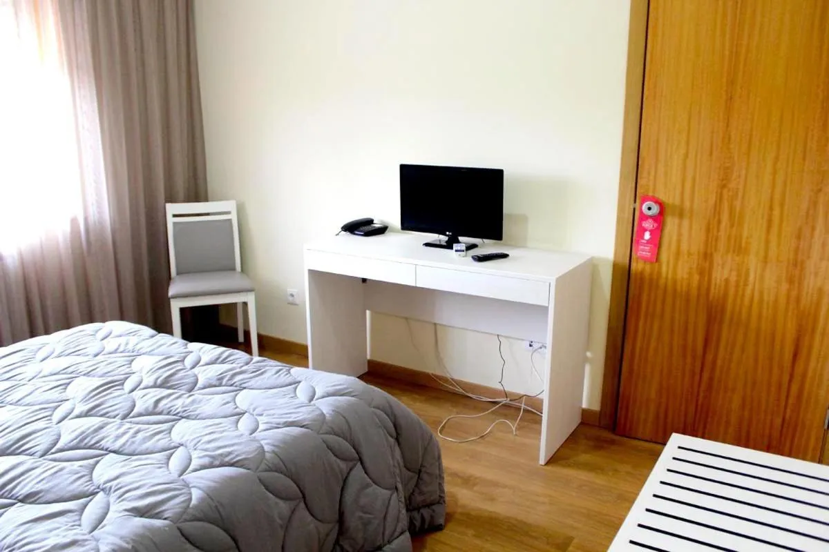 Bed in Hotel Jorge V