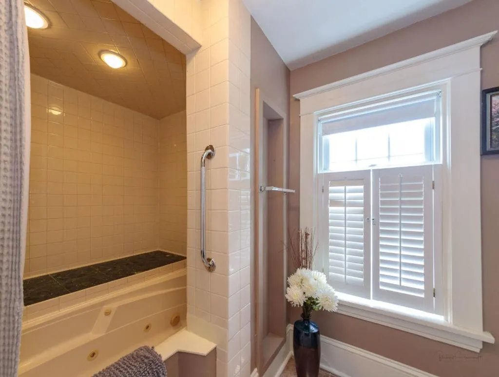 Hot Tub in The Stella Rose B&B