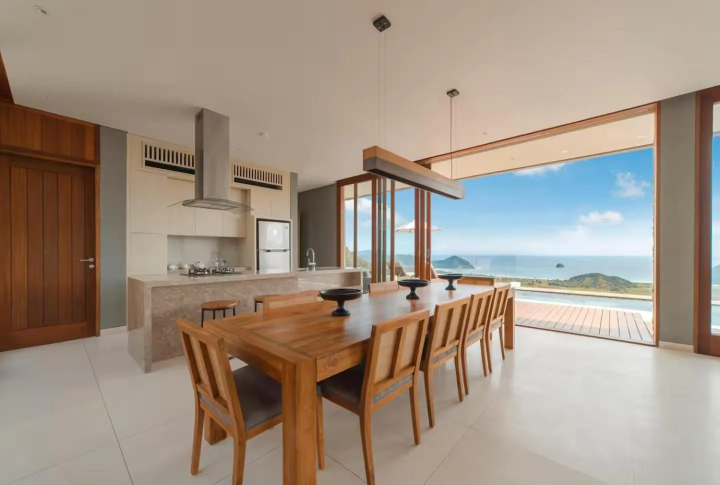 Dining area in Selong Selo Resort and Villas