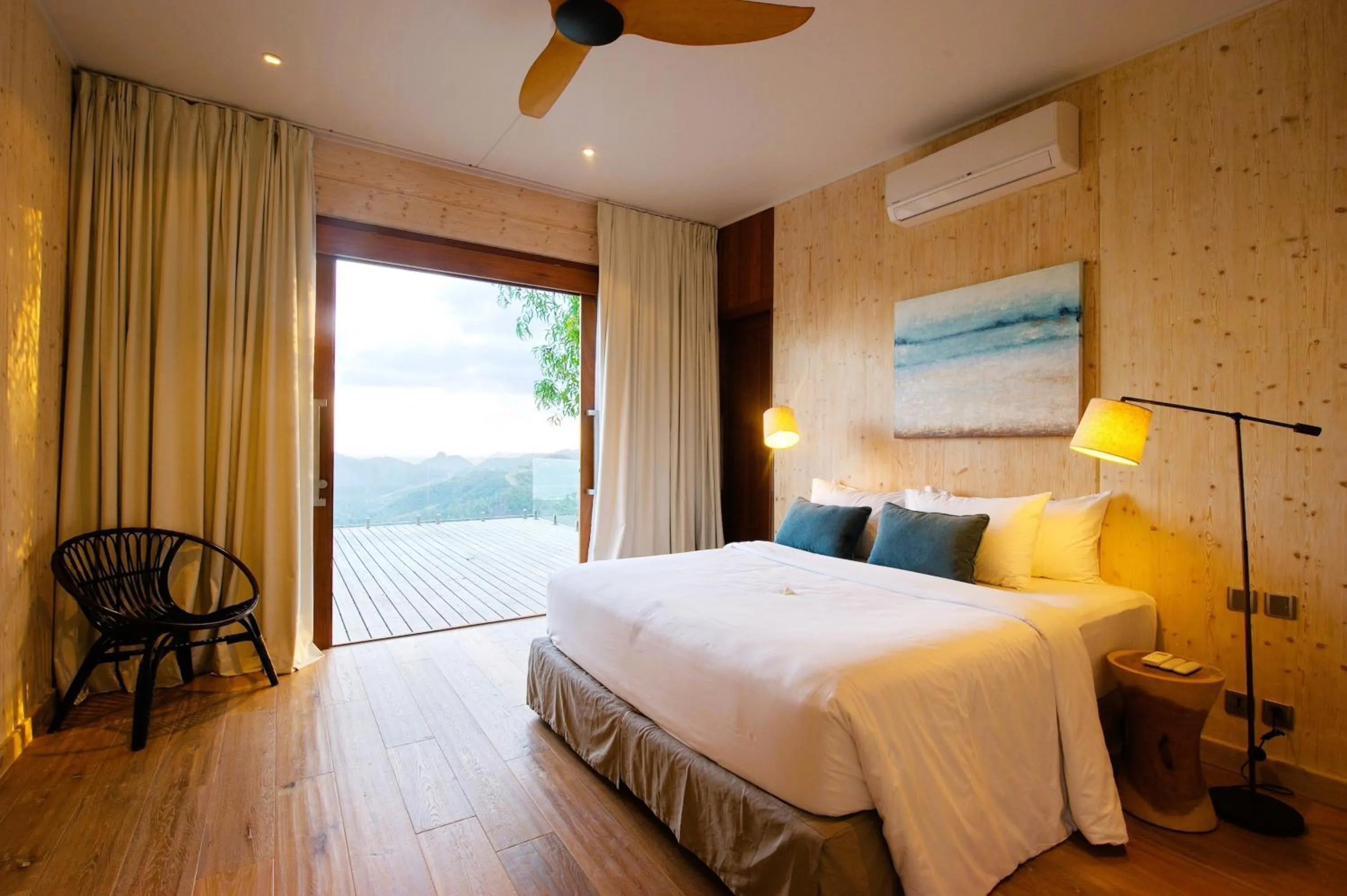 Bed in Selong Selo Resort and Villas