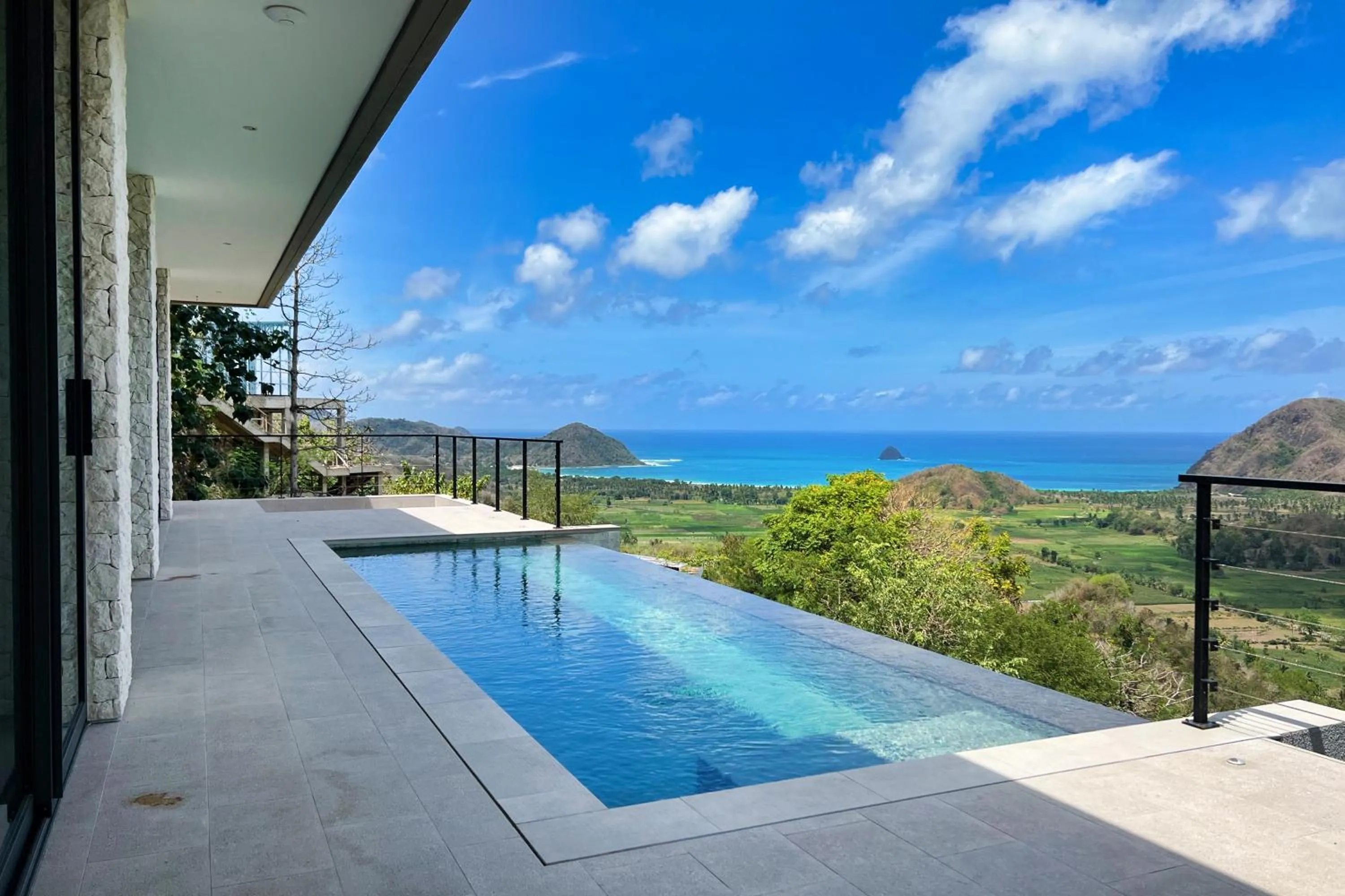 Swimming pool in Selong Selo Resort and Villas