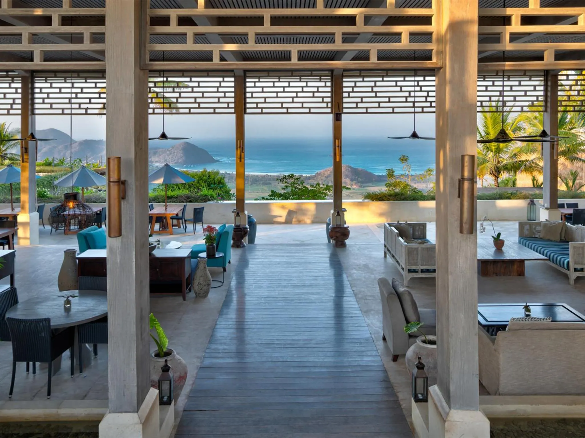 Restaurant/places to eat in Selong Selo Resort and Villas