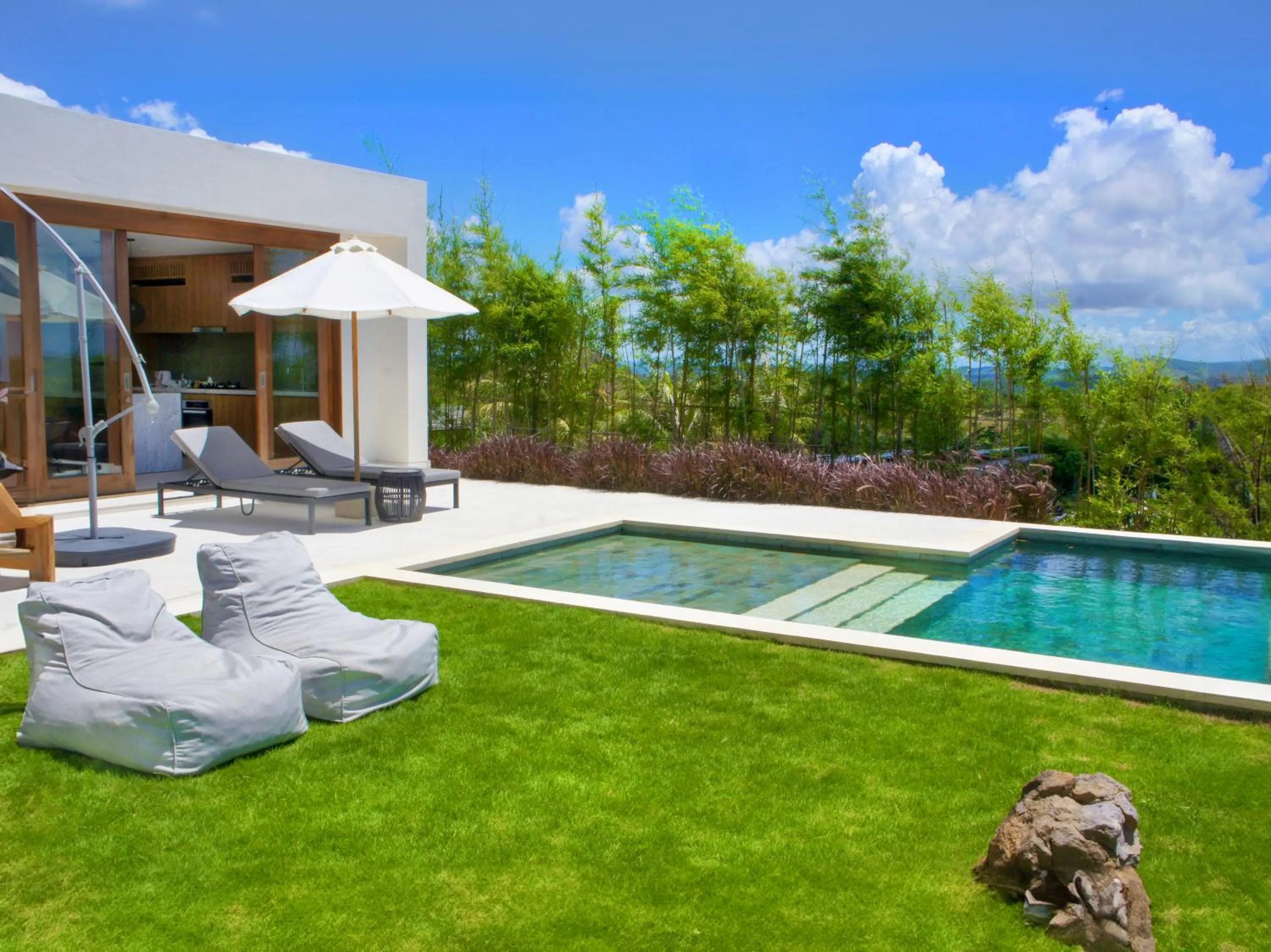 Swimming pool in Selong Selo Resort and Villas