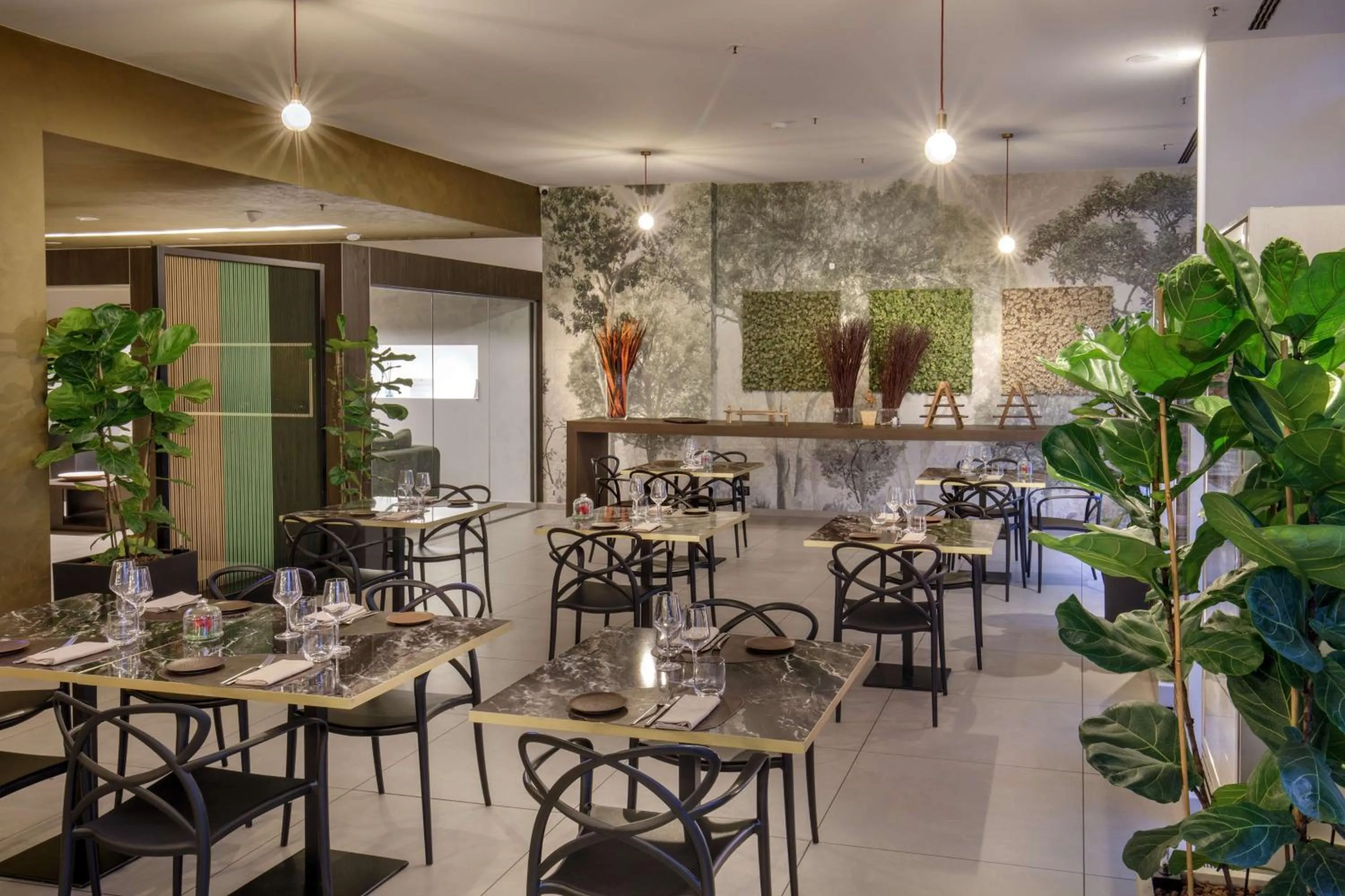 Restaurant/places to eat in DoubleTree By Hilton Milan