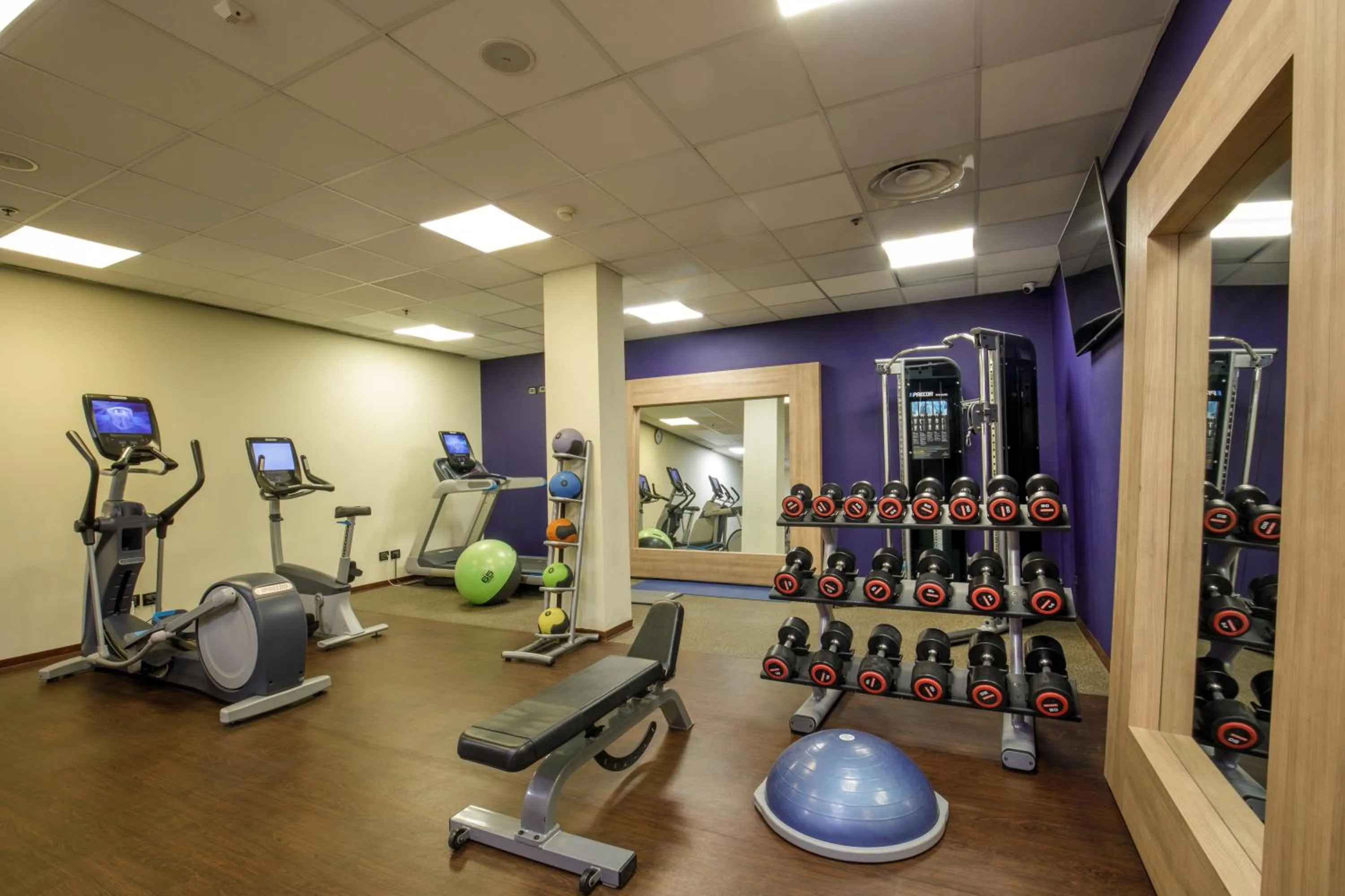 Fitness centre/facilities in DoubleTree By Hilton Milan