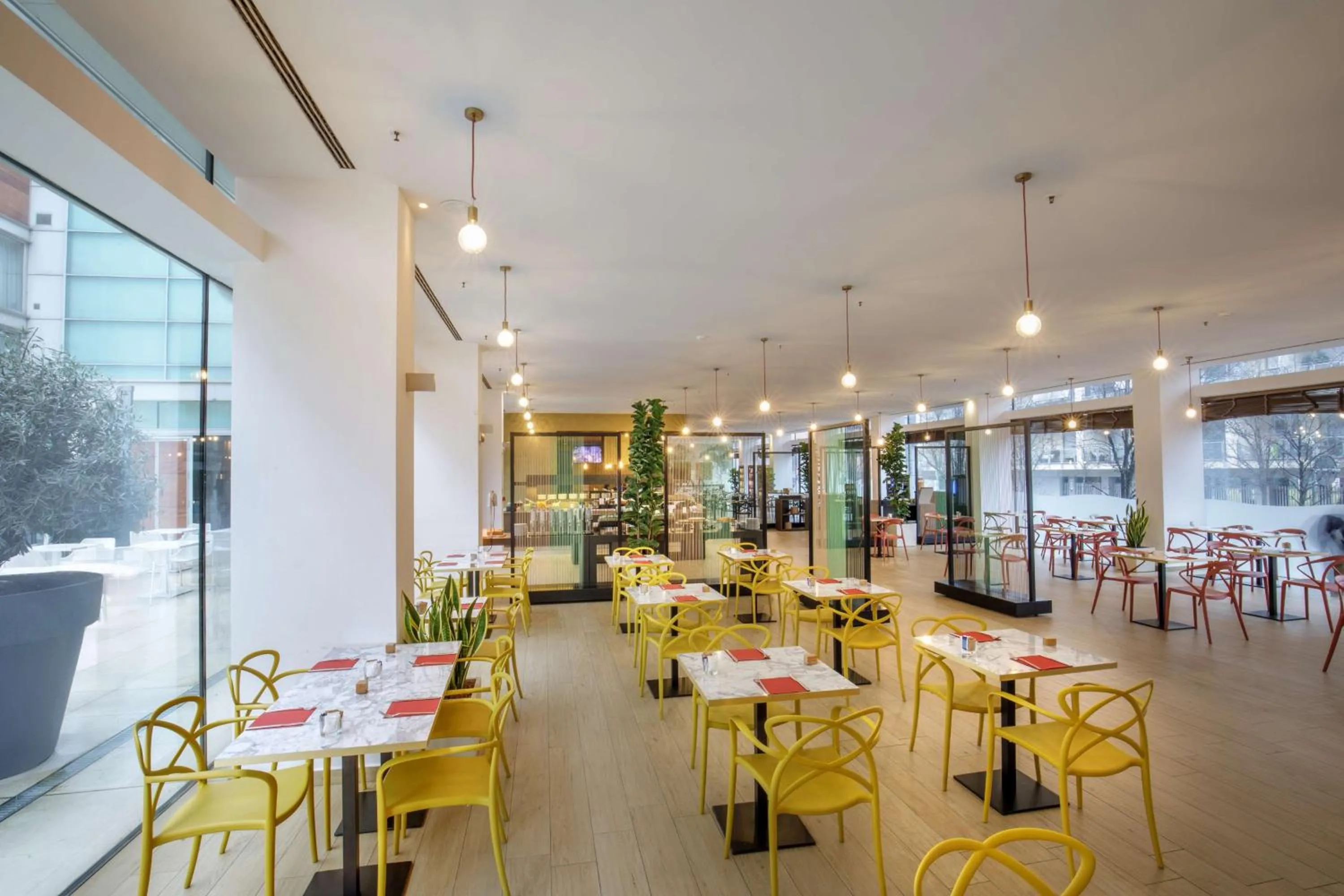 Restaurant/places to eat in DoubleTree By Hilton Milan