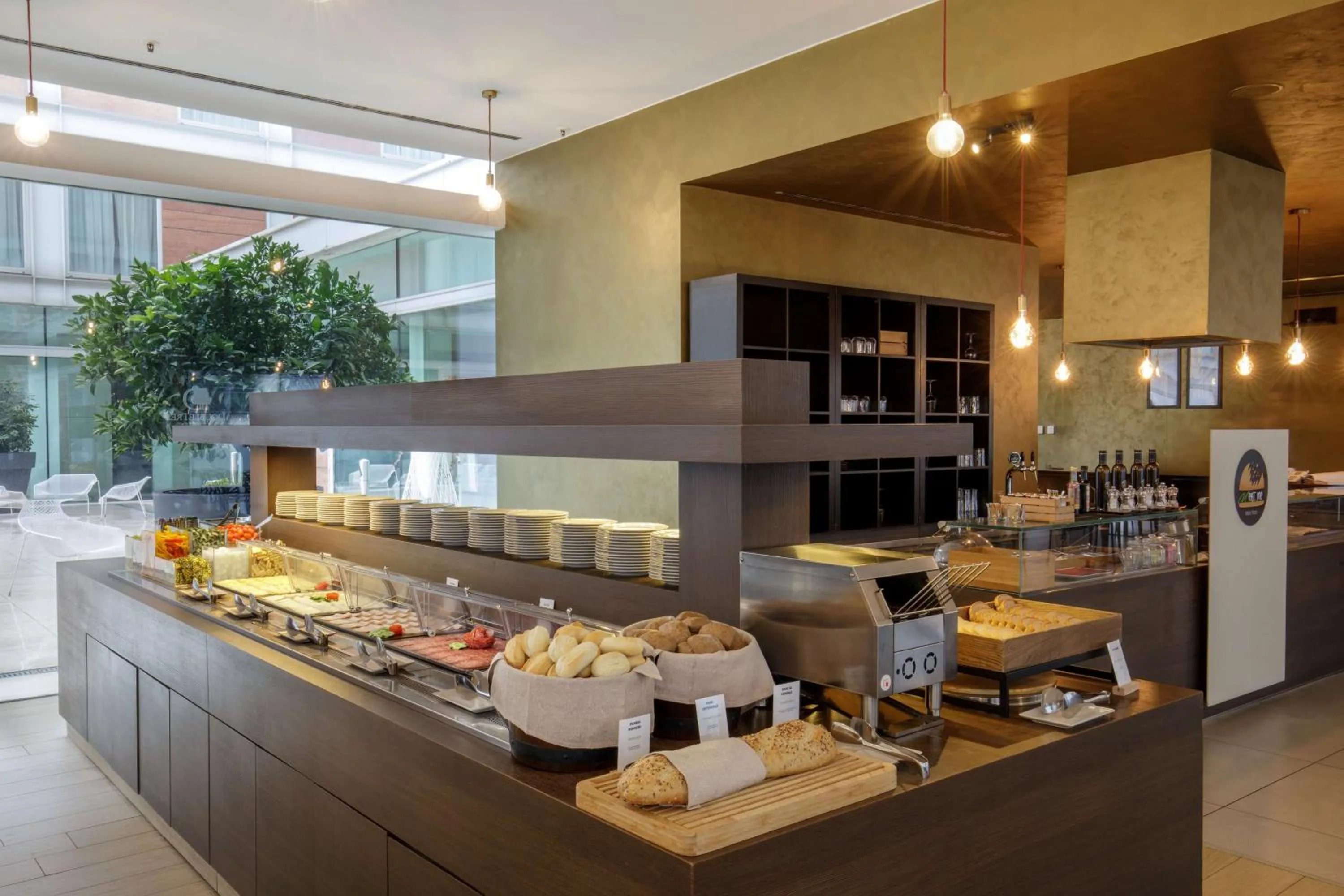 Restaurant/places to eat in DoubleTree By Hilton Milan