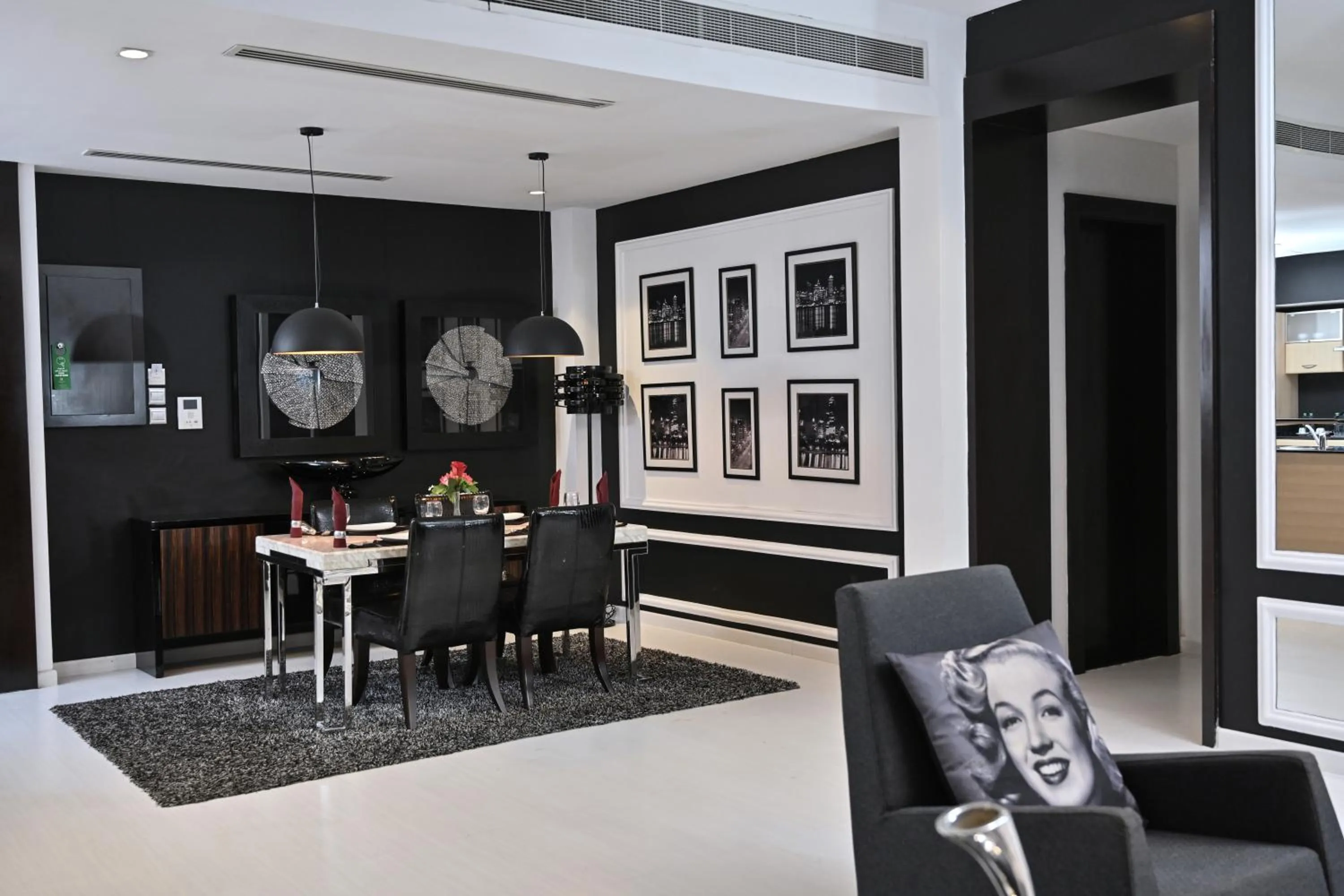 Dining area in Ista Suites Seef