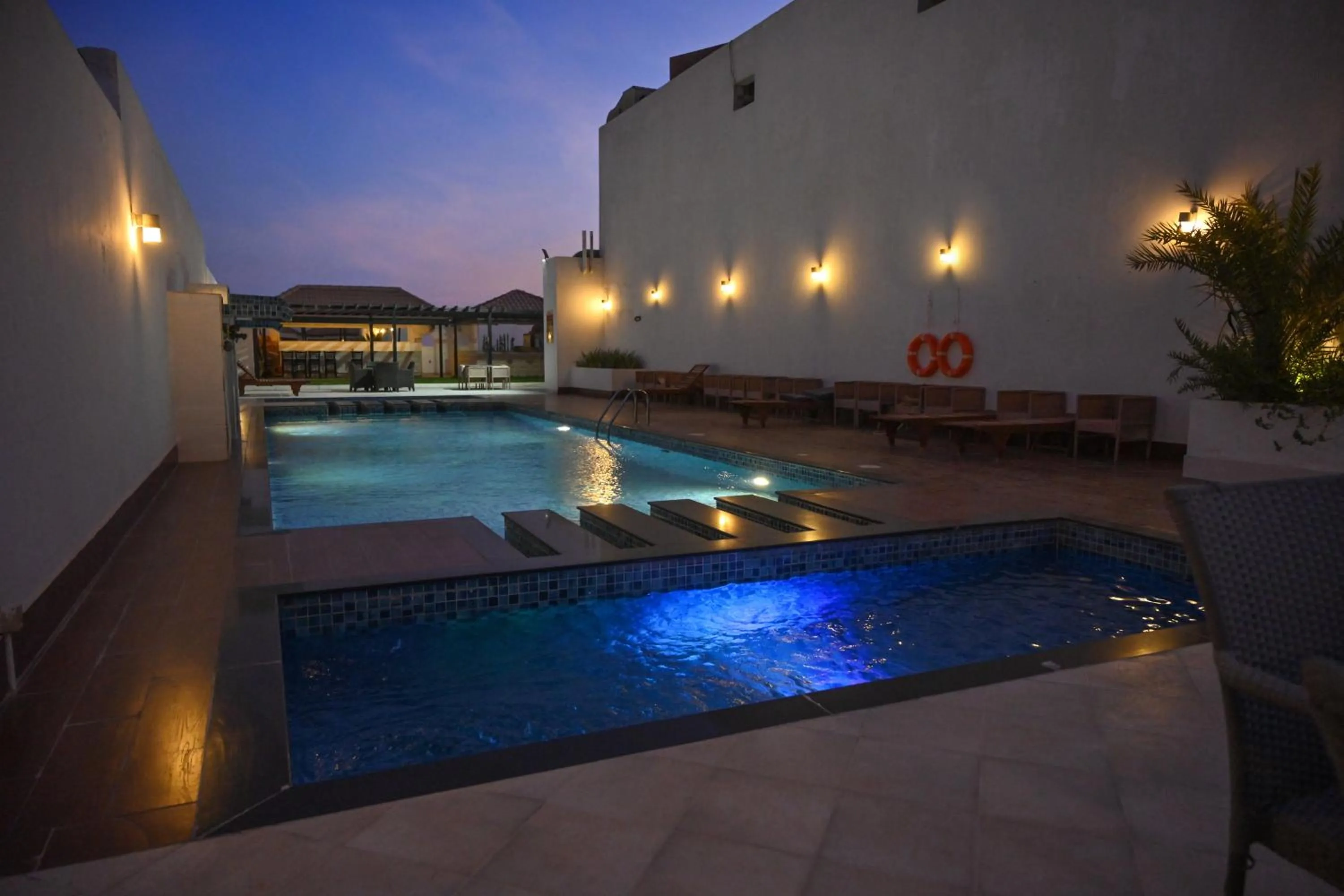 Swimming pool in Ista Suites Seef