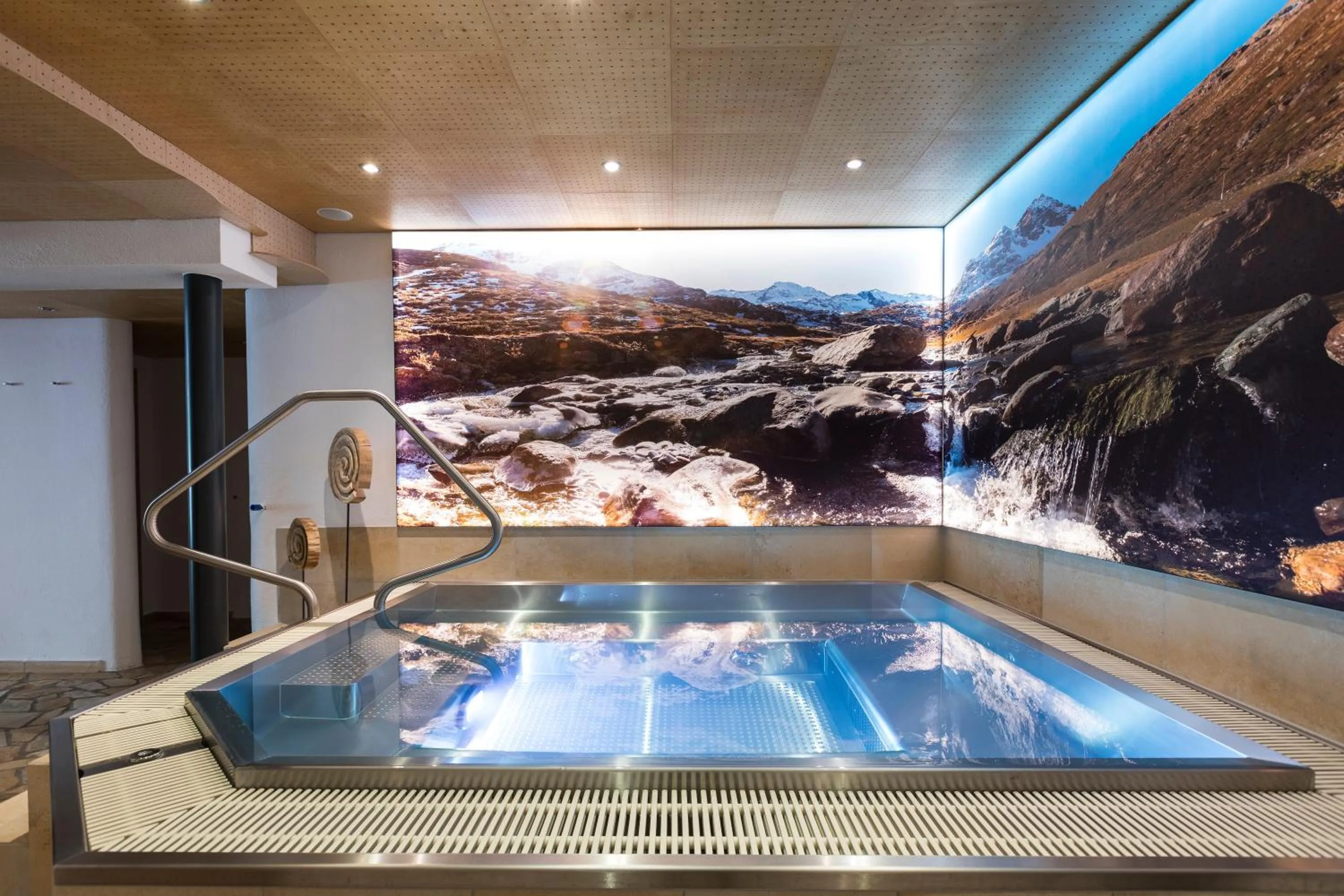 Hot Tub in GenussHotel Sonnblick