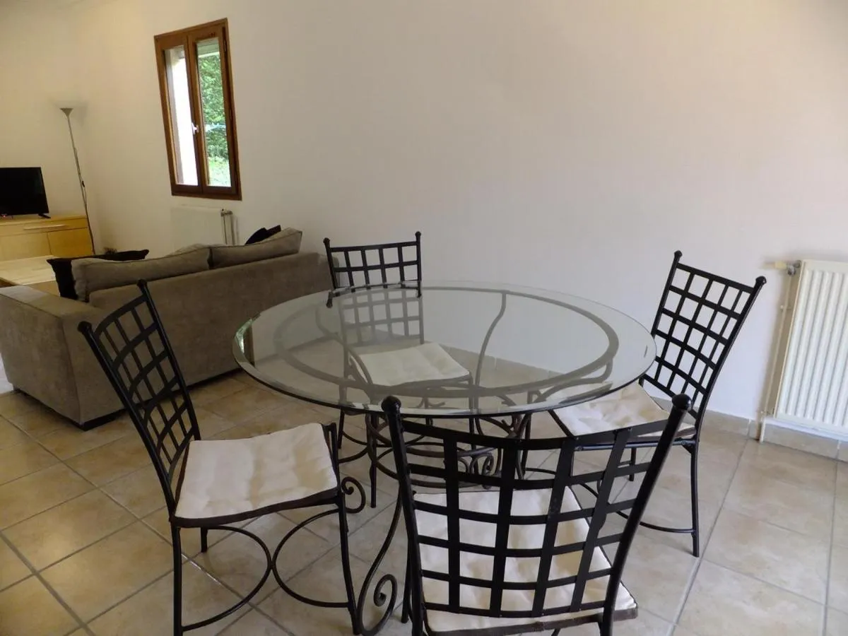 Dining area in Le Clos Gentiane