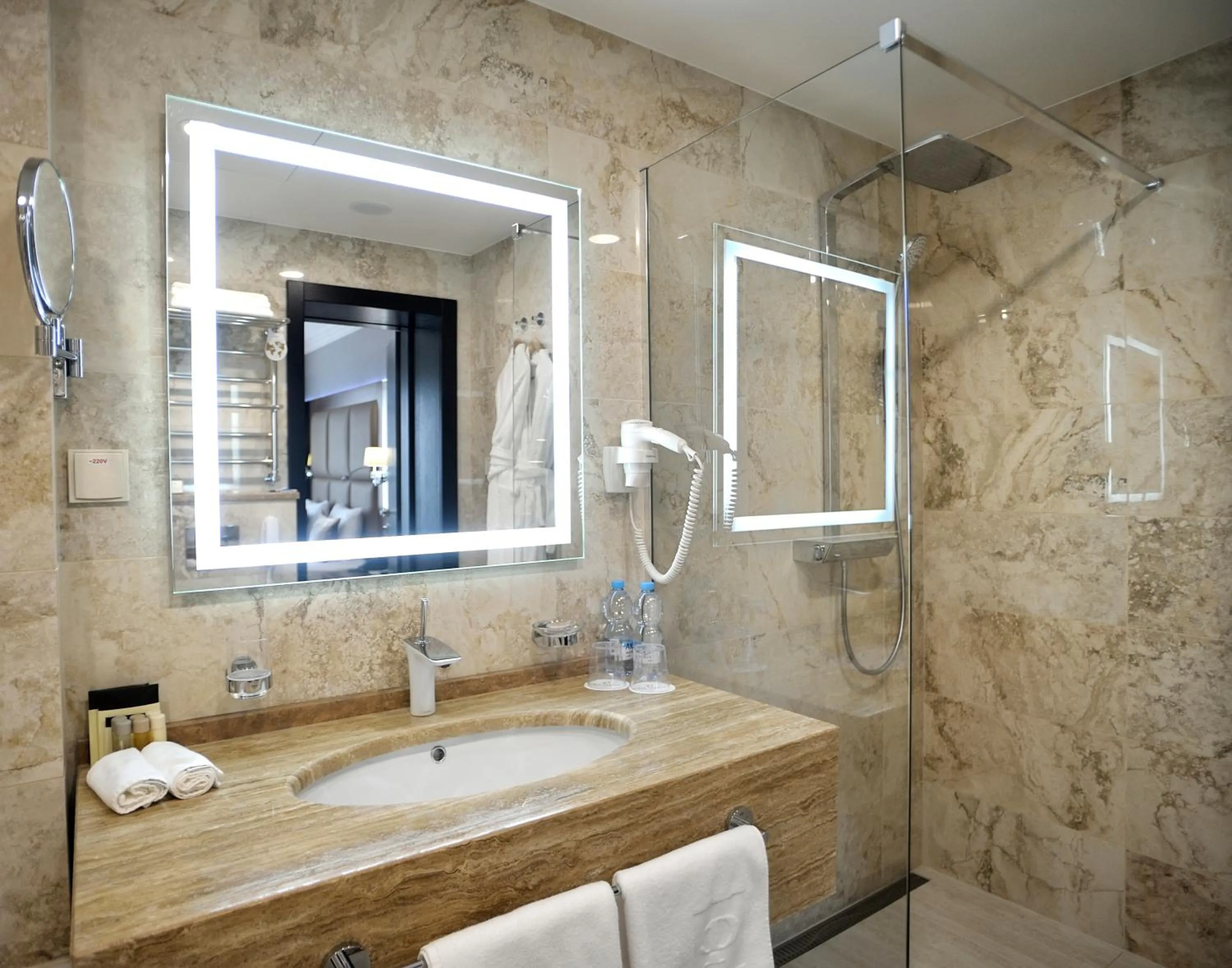 Shower in Premier Hotel Dnister