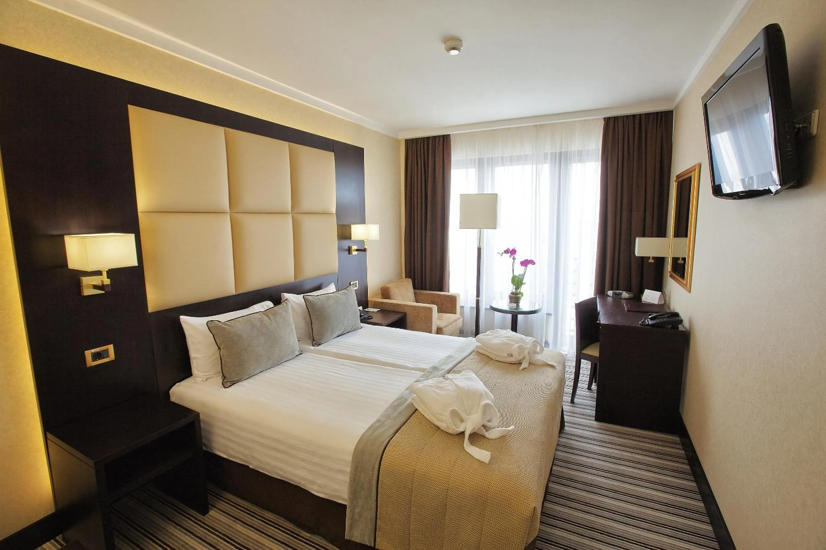 Bed in Premier Hotel Dnister